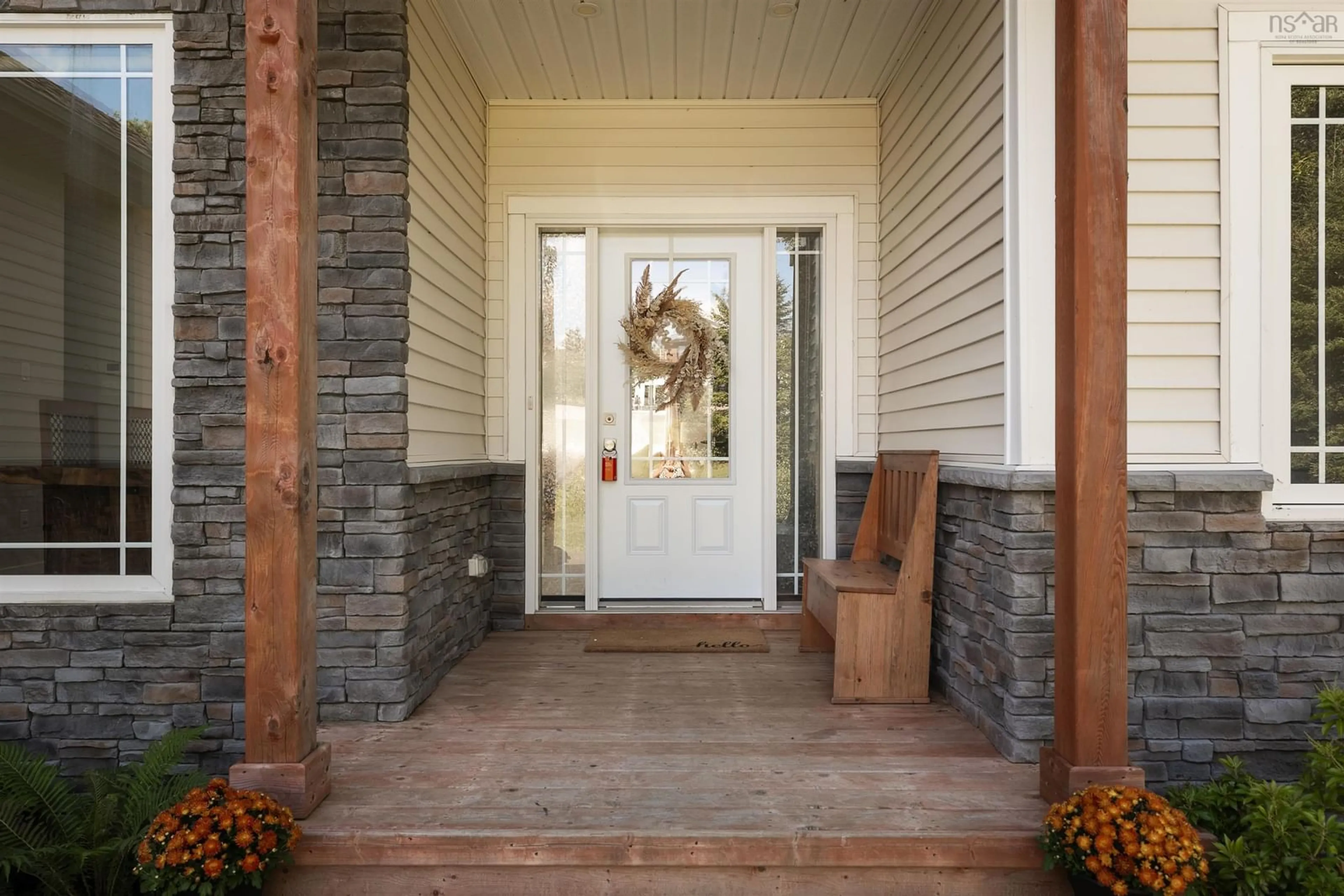 Indoor entryway for 1438 Mccabe Lake Dr, Middle Sackville Nova Scotia B4E 0P6