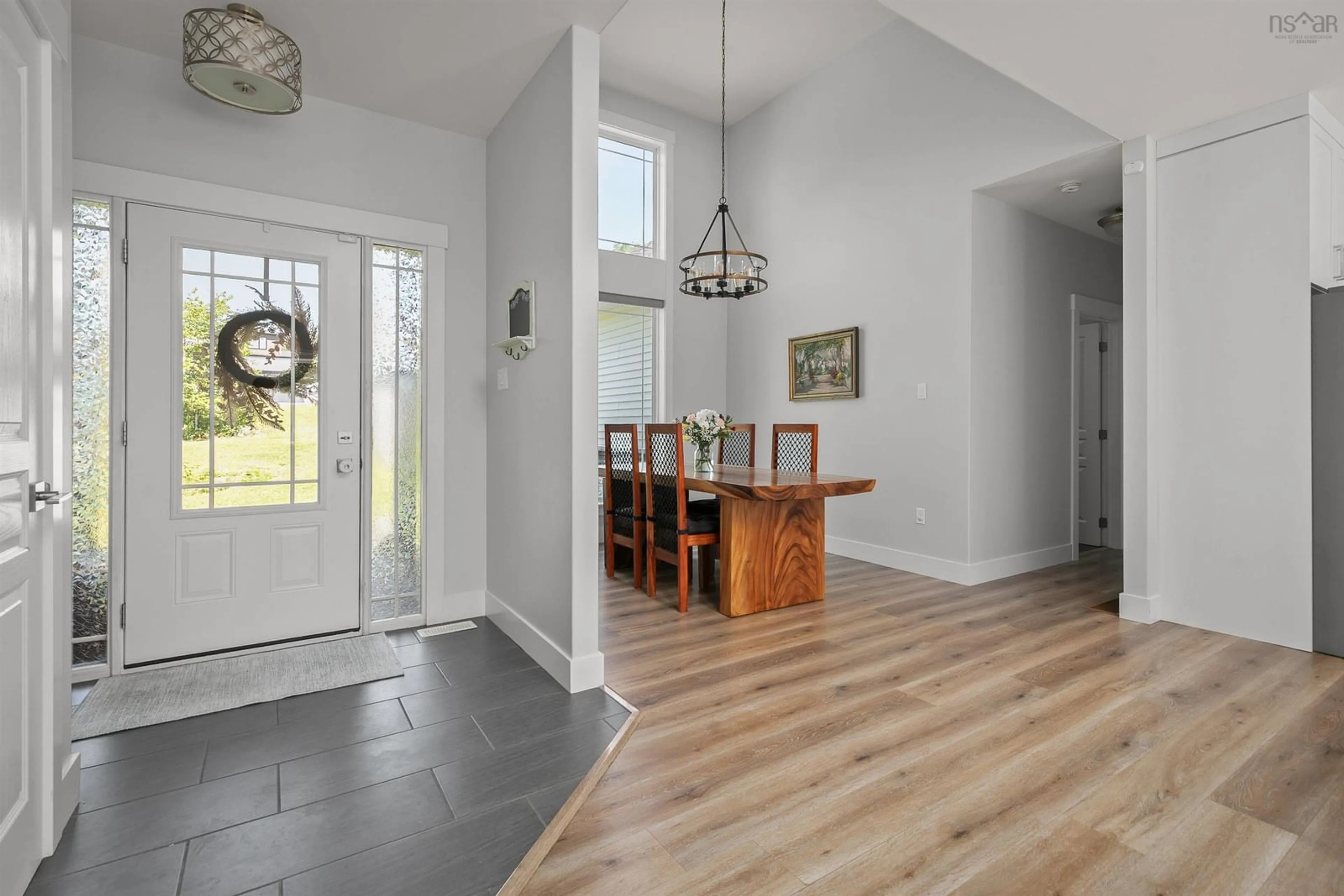 Indoor entryway for 1438 Mccabe Lake Dr, Middle Sackville Nova Scotia B4E 0P6