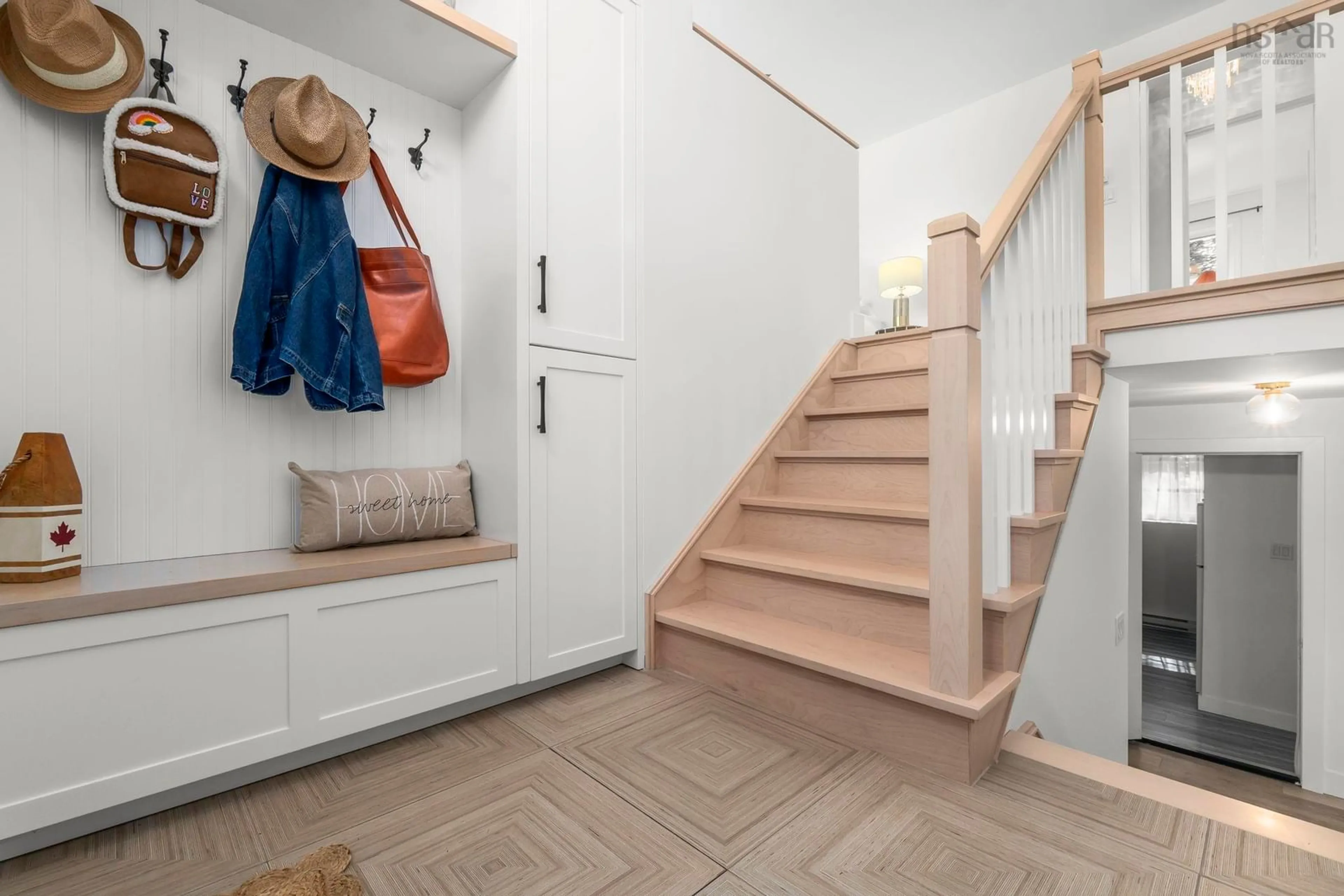 Indoor entryway for 104 Arnold Dr, Fall River Nova Scotia B2T 1E5