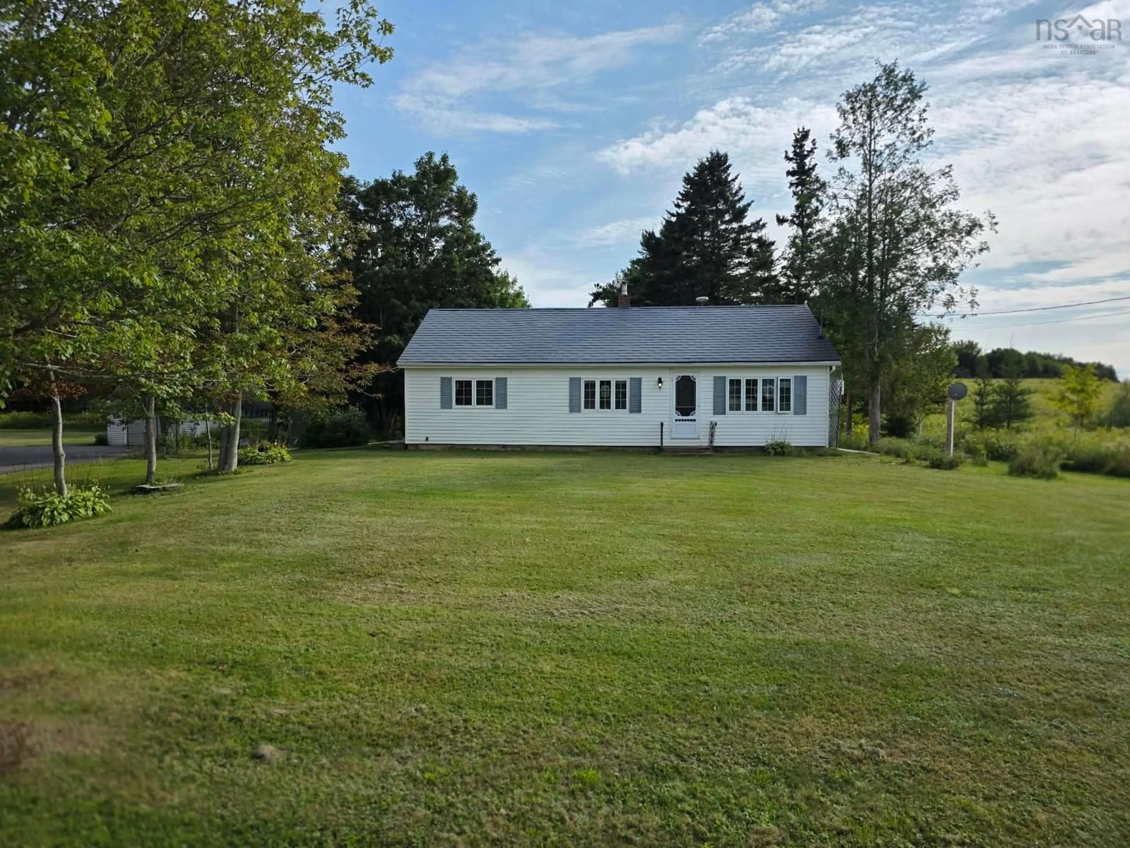 A pic from outside/outdoor area/front of a property/back of a property/a pic from drone, unknown for 250 Highway 2 B0m 1n0 Hwy, Five Islands Nova Scotia B0M 1N0