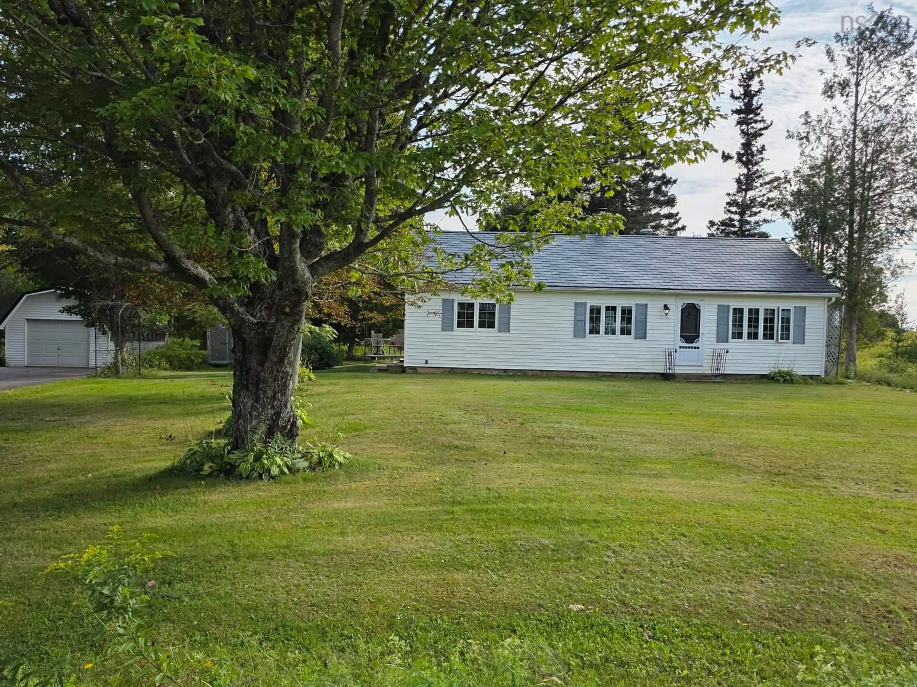 A pic from outside/outdoor area/front of a property/back of a property/a pic from drone, unknown for 250 Highway 2 B0m 1n0 Hwy, Five Islands Nova Scotia B0M 1N0