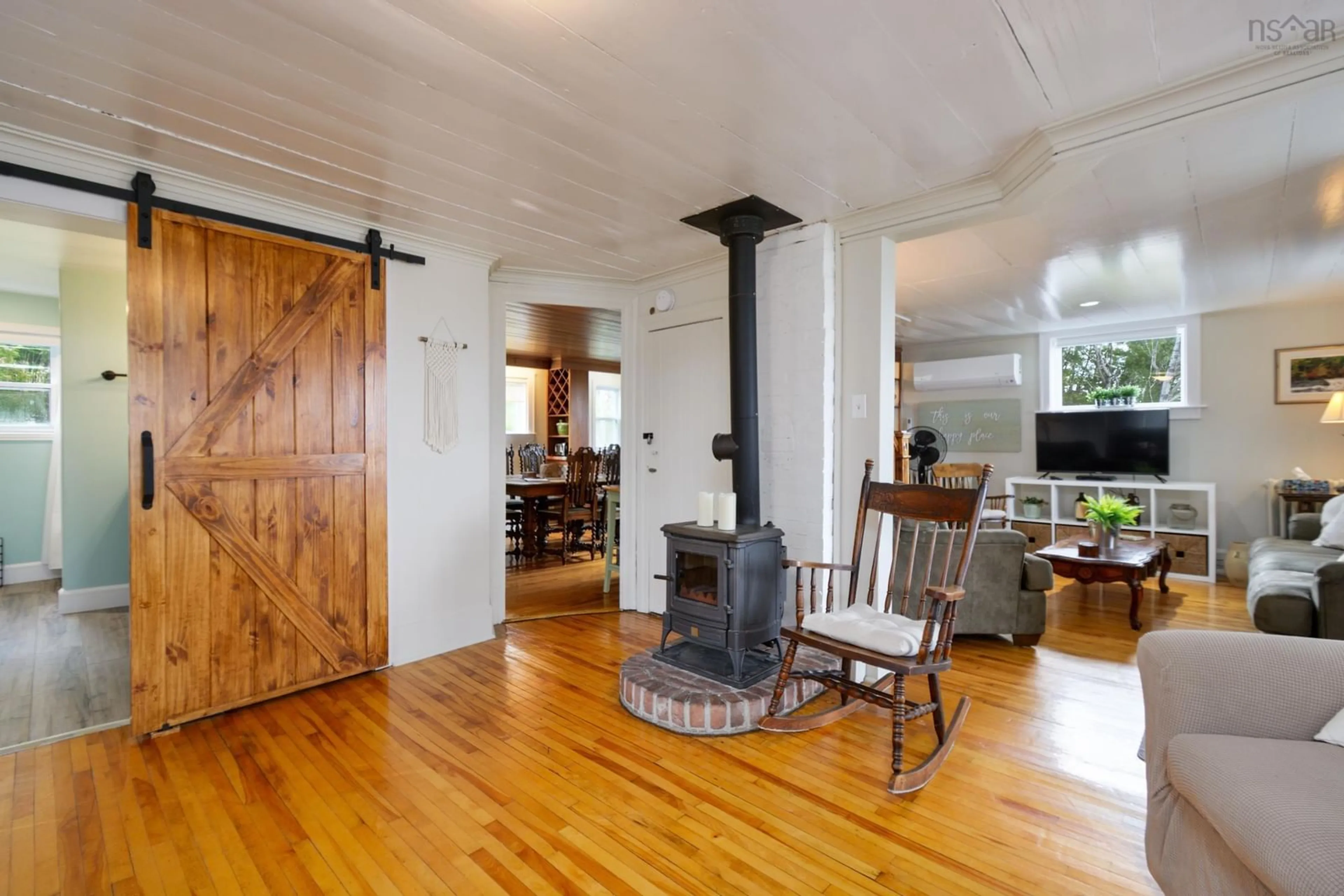 Indoor foyer for 15398 Highway 4, Johnstown Nova Scotia B0E 3B0