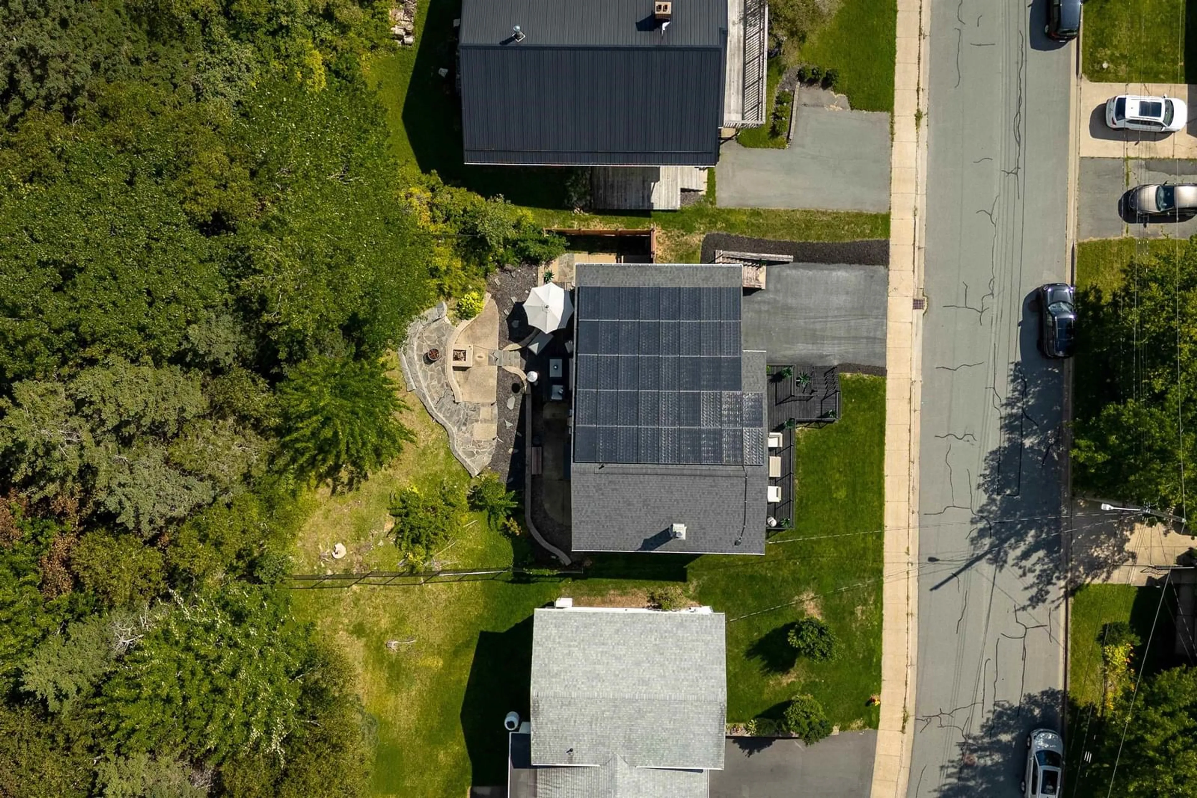 A pic from outside/outdoor area/front of a property/back of a property/a pic from drone, street for 122 Regal Rd, Dartmouth Nova Scotia B2W 4H8
