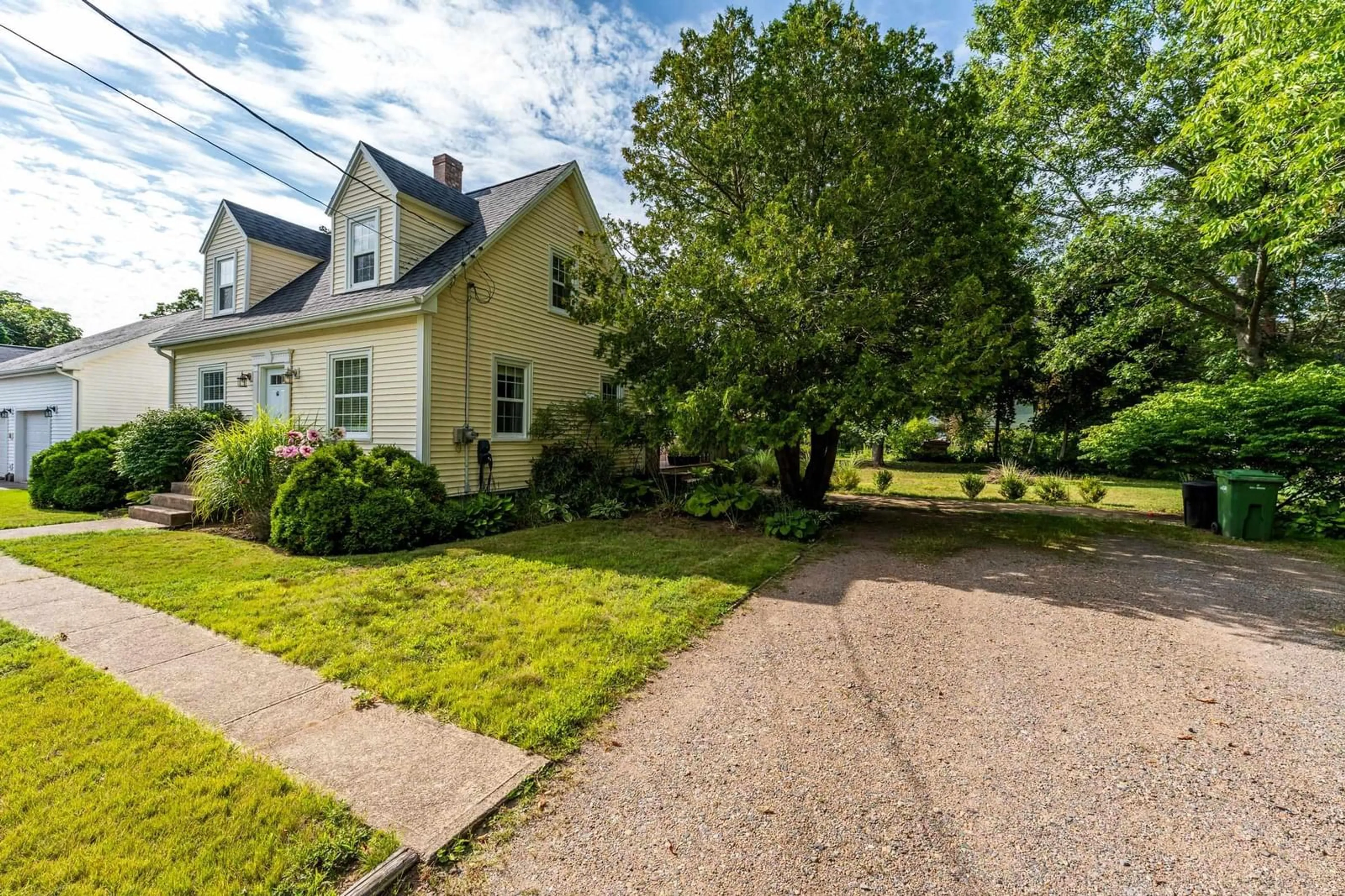 A pic from outside/outdoor area/front of a property/back of a property/a pic from drone, street for 61 Connaught Ave, Middleton Nova Scotia B0S 1P0