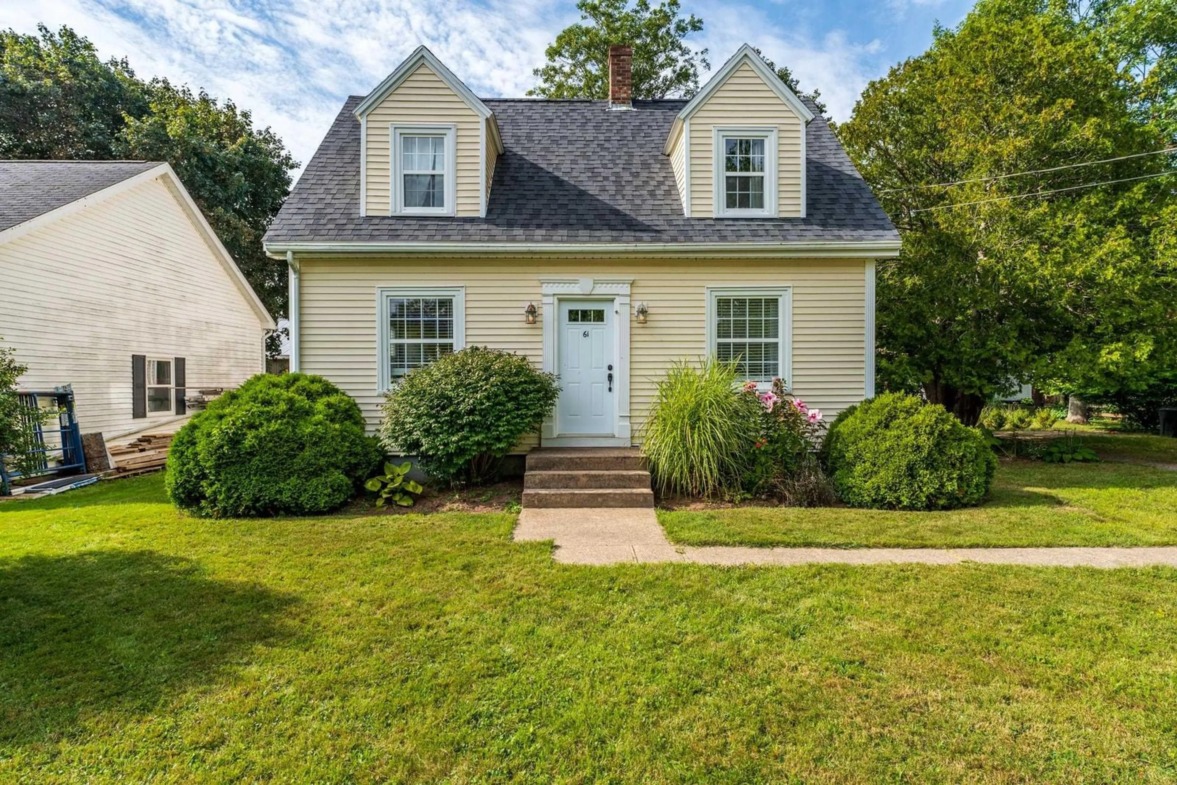Home with vinyl exterior material, street for 61 Connaught Ave, Middleton Nova Scotia B0S 1P0