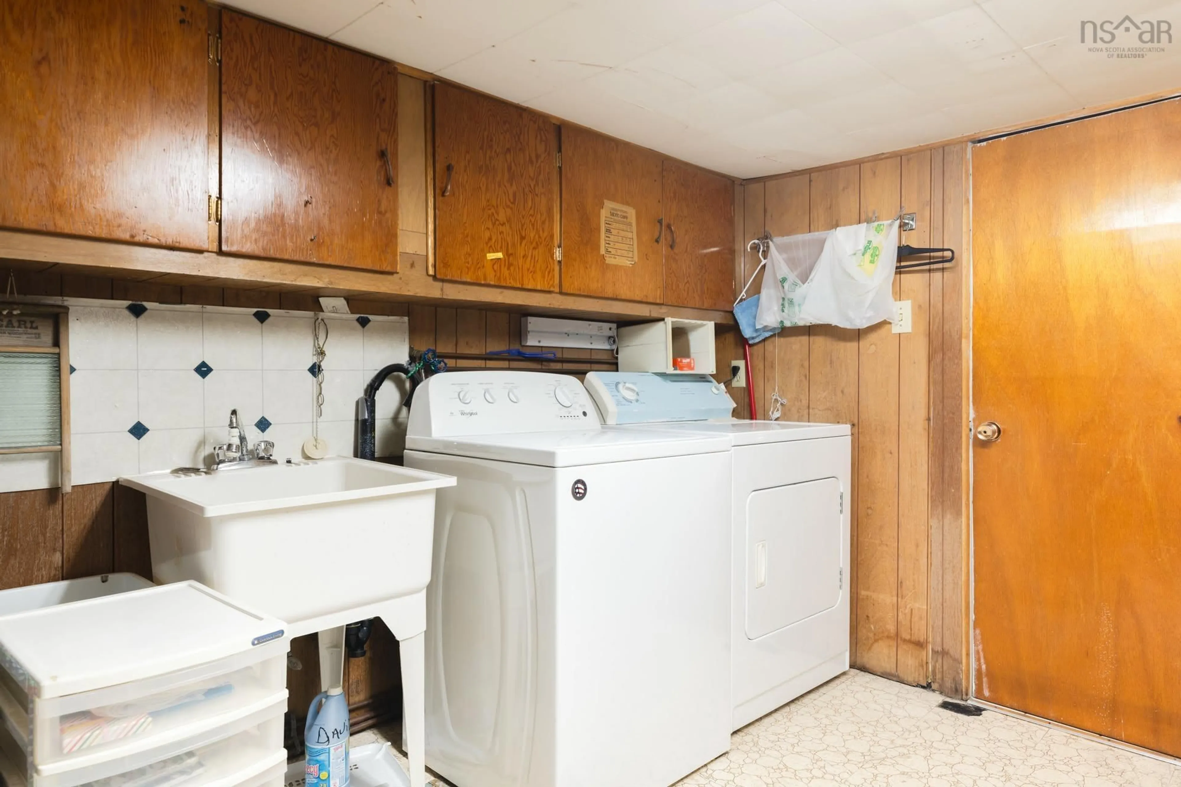 Laundry room for 2883 Connaught Ave, Halifax Nova Scotia B3L 3A2