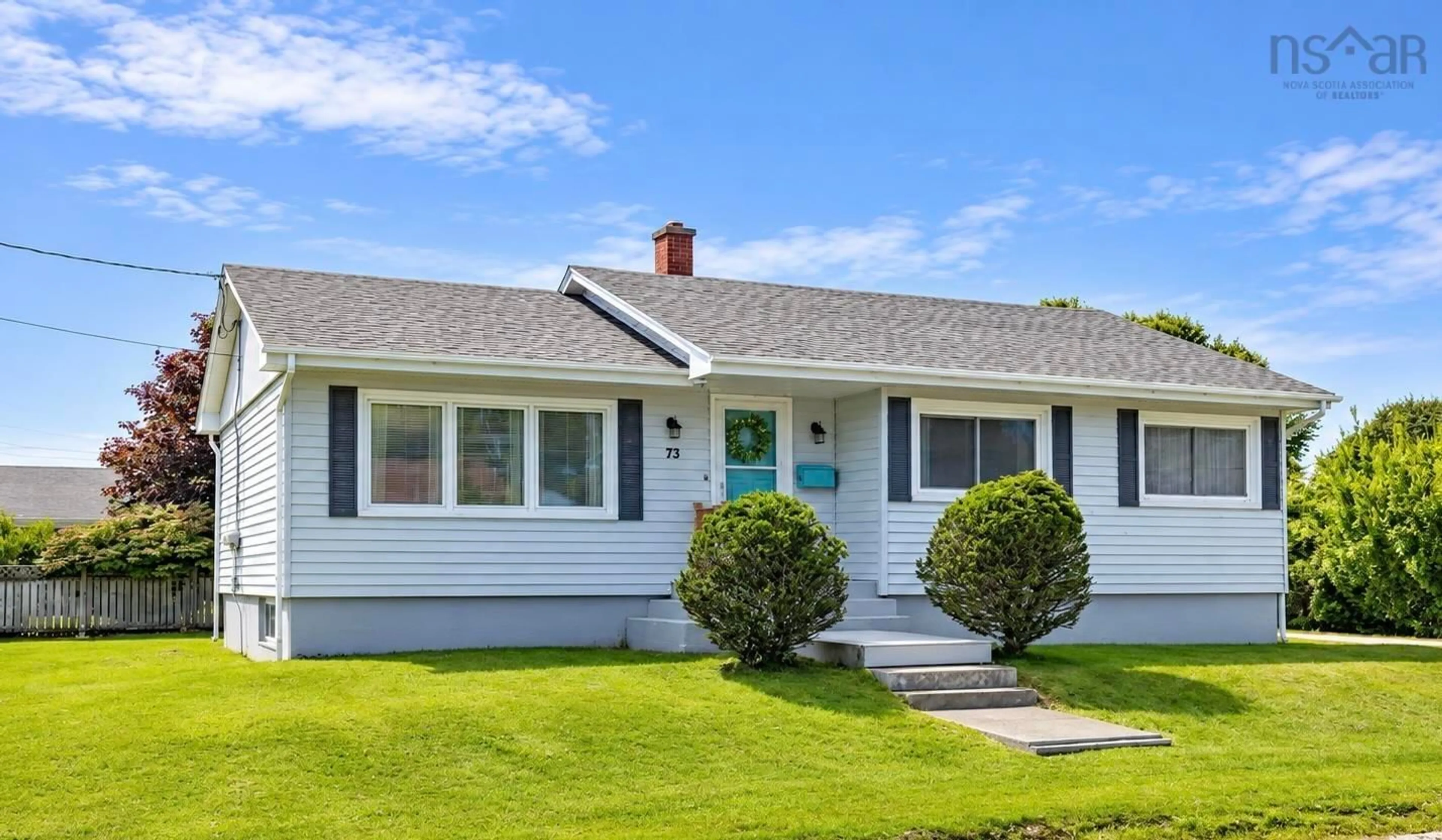 Home with vinyl exterior material, street for 73 King St, Yarmouth Nova Scotia B5A 2Y2