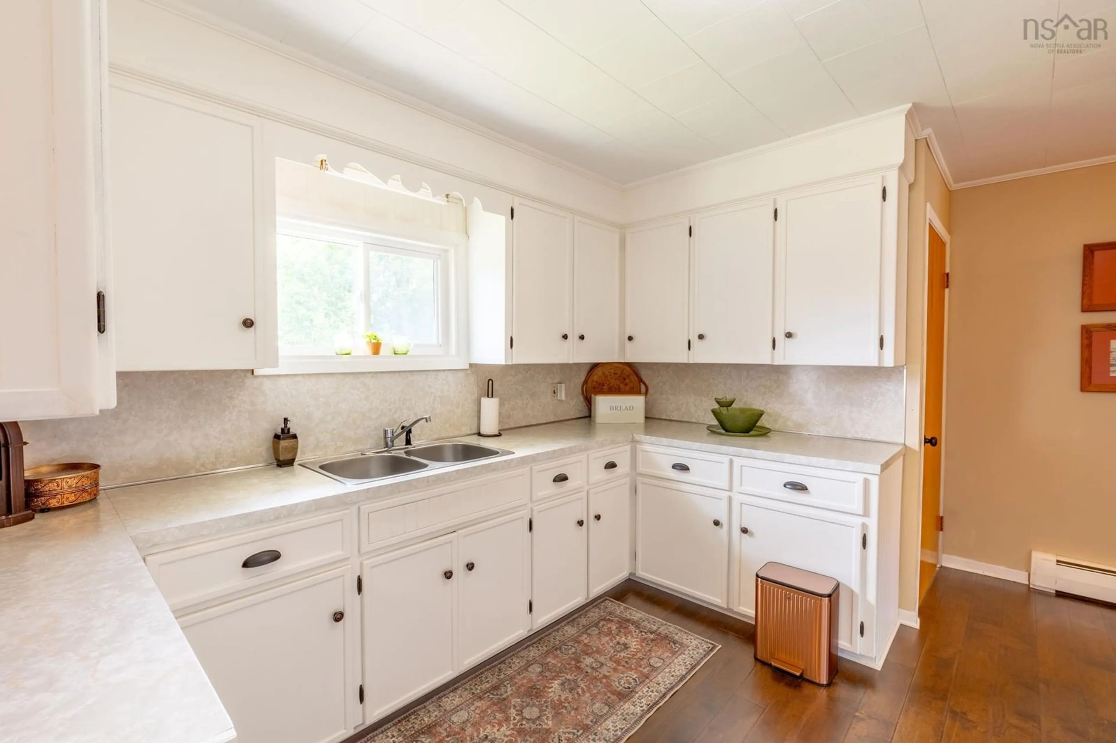 Standard kitchen, unknown for 73 King St, Yarmouth Nova Scotia B5A 2Y2