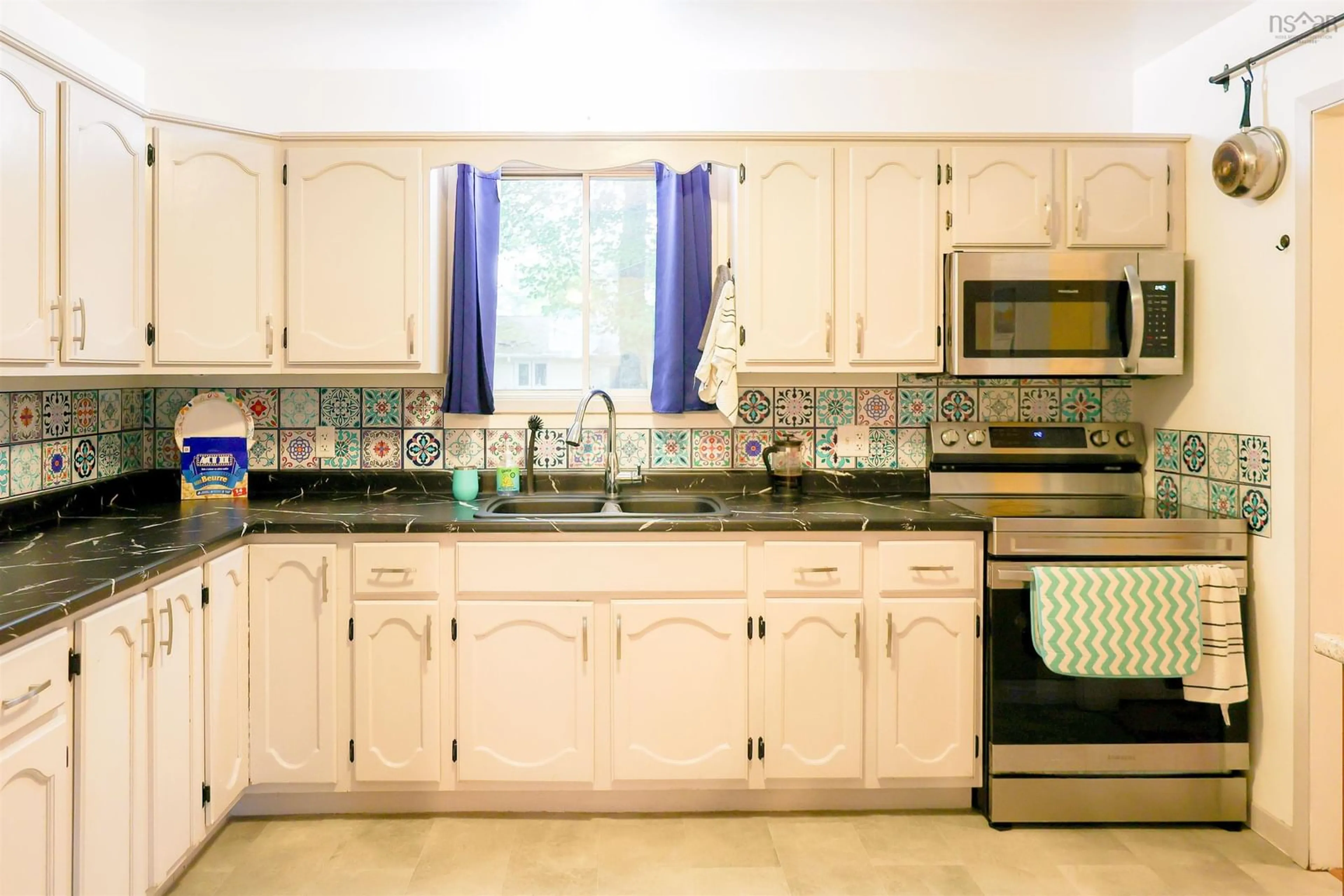 Standard kitchen, ceramic/tile floor for 65 Hirtle Dr, Bridgewater Nova Scotia B4V 3N9