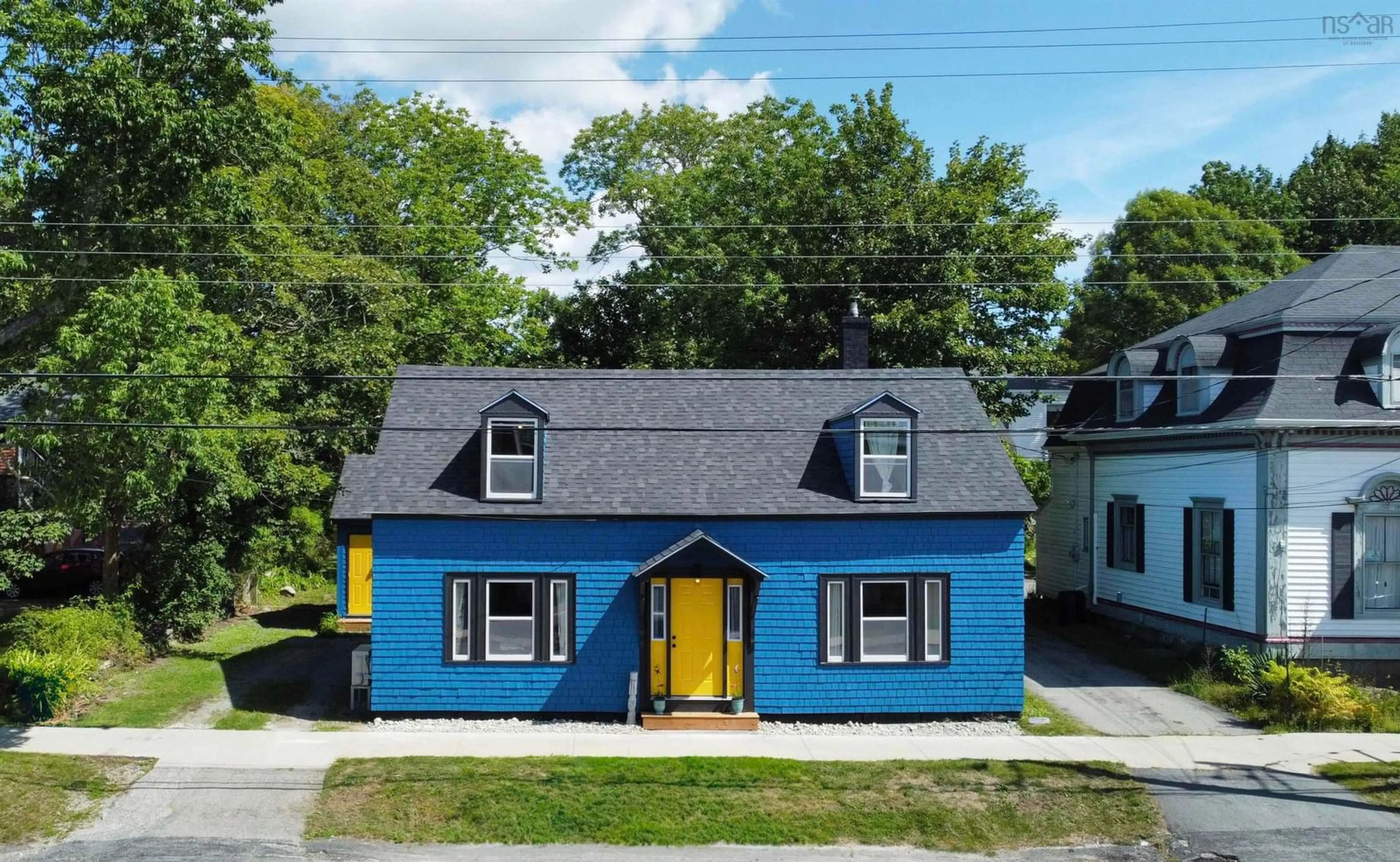 Home with vinyl exterior material, street for 142 Water St, Shelburne Nova Scotia B0T 1W0