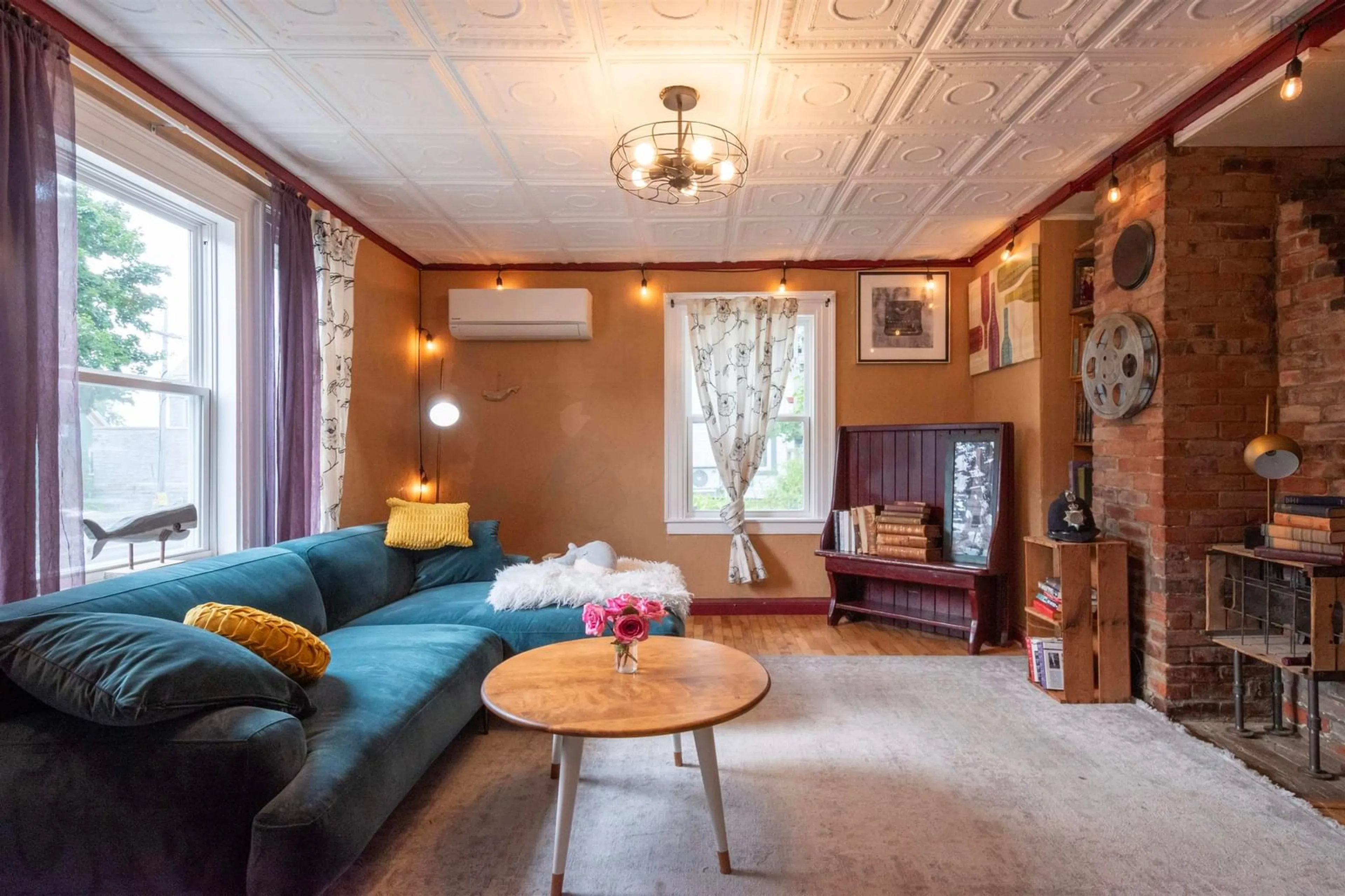 Living room with furniture, unknown for 142 Water St, Shelburne Nova Scotia B0T 1W0