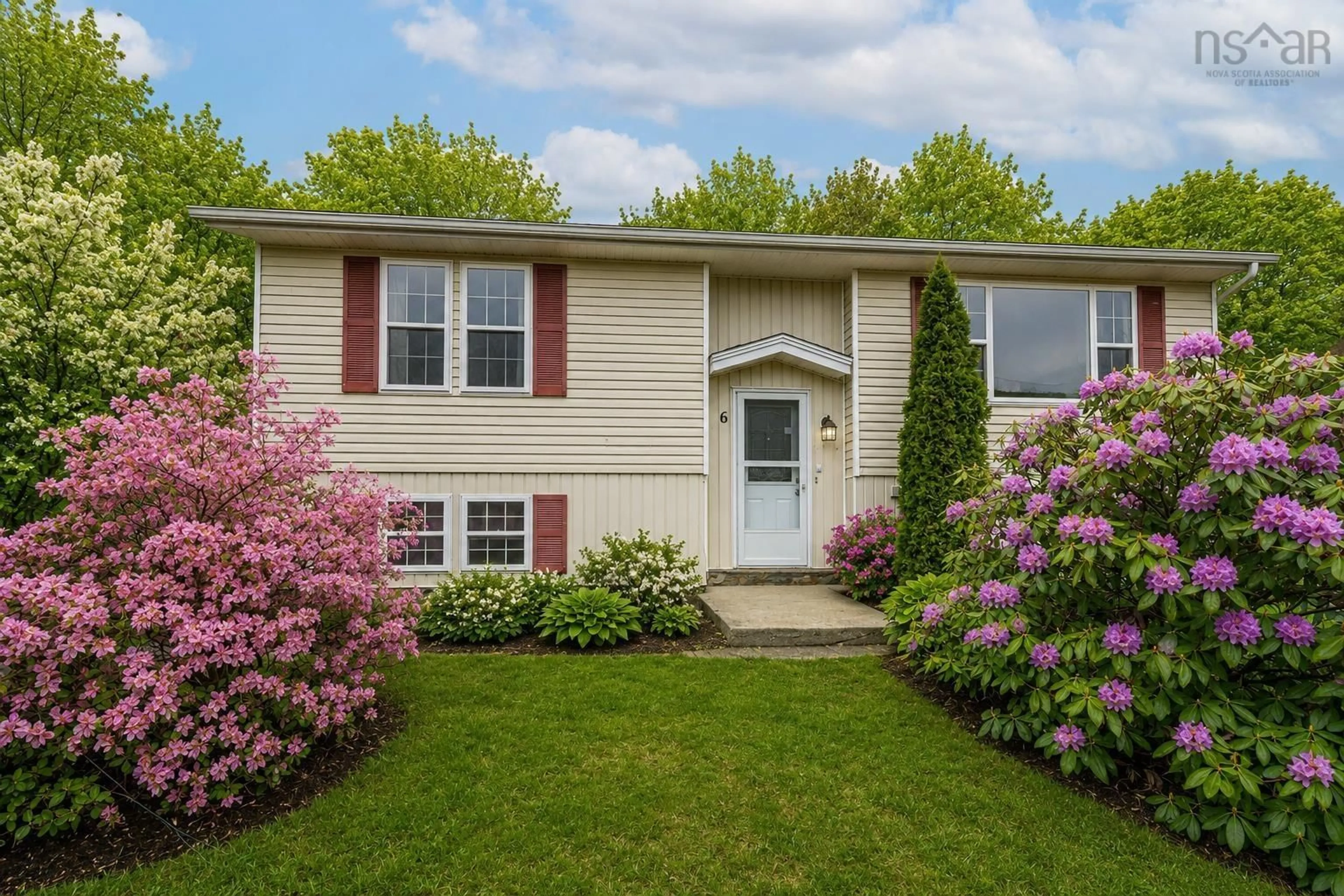 Home with vinyl exterior material, street for 6 Granby Crt, Halifax Nova Scotia B3R 2M7