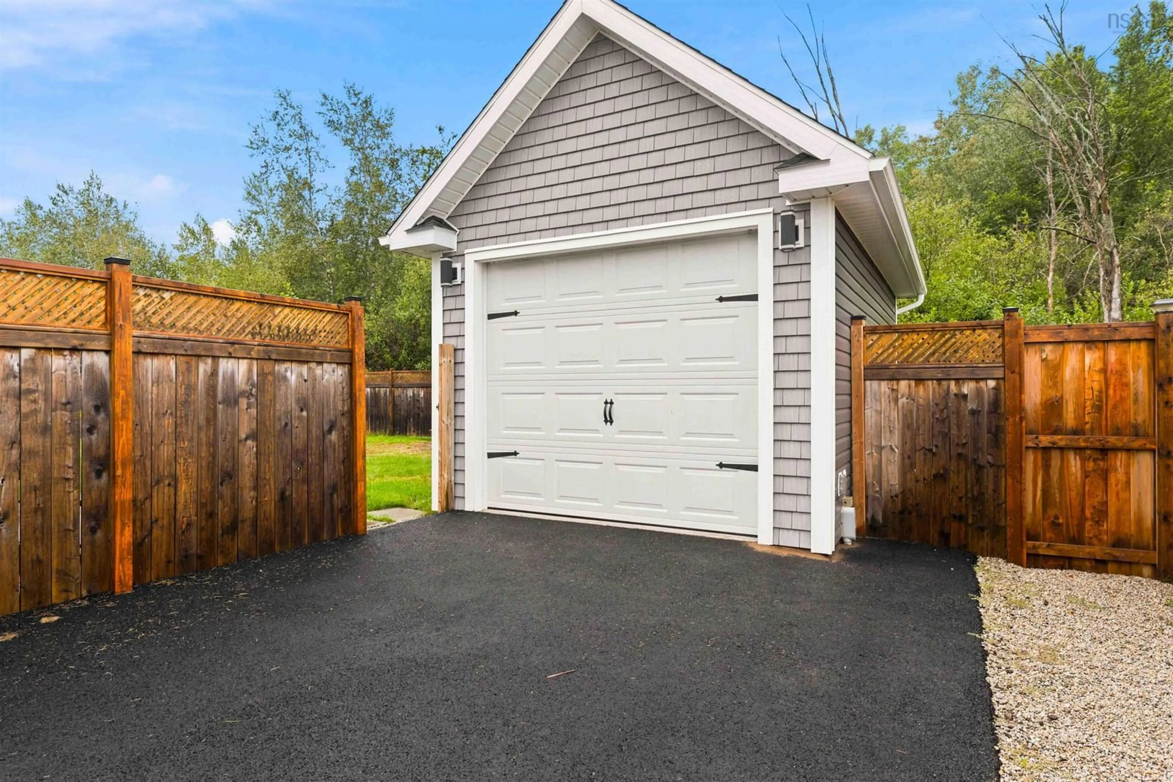 Indoor garage for 14 Marilyn Crt, Kingston Nova Scotia B0P 1R0