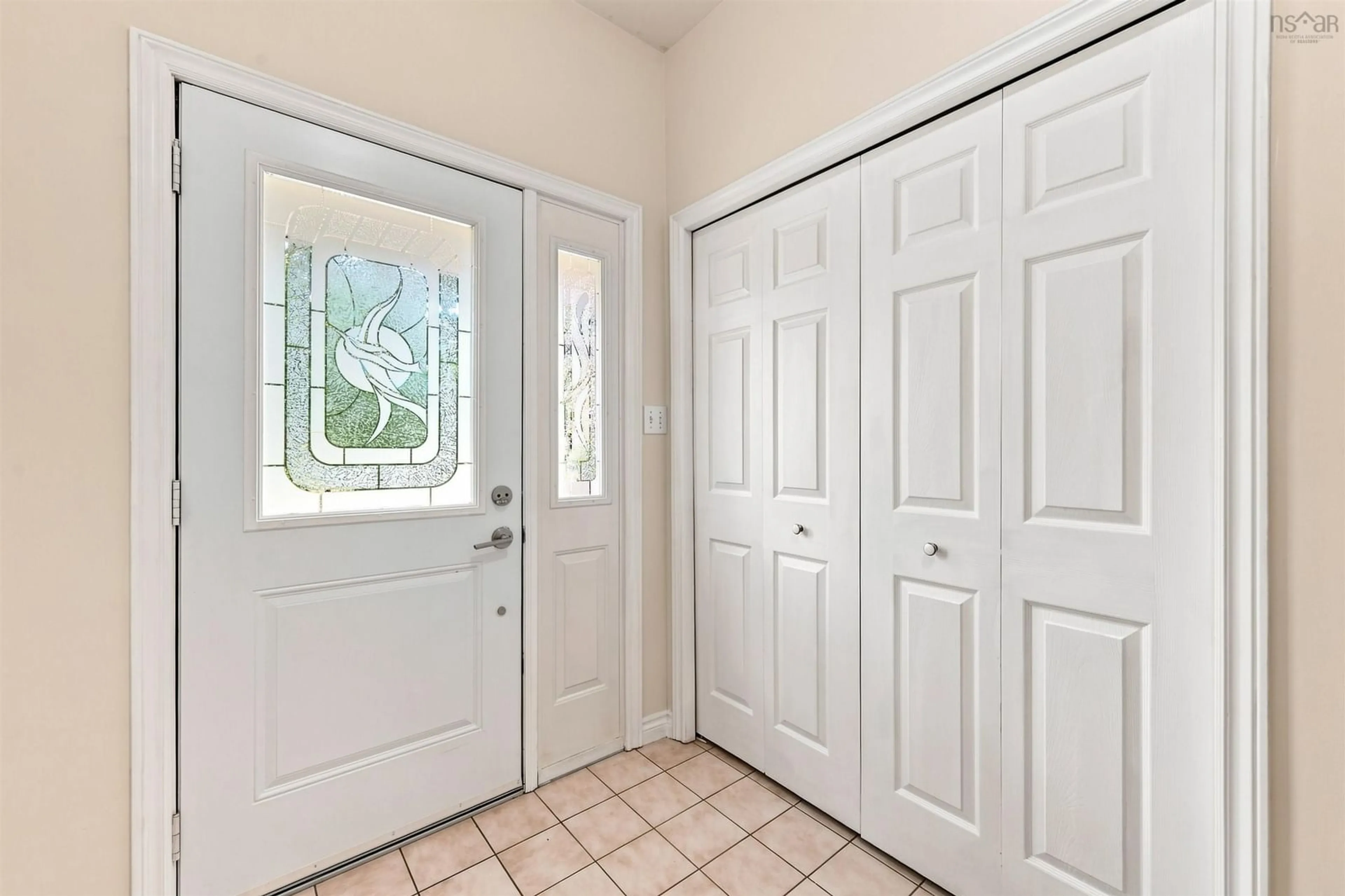 Indoor entryway for 19 Remington Crt, Halifax Nova Scotia B3M 3Y6