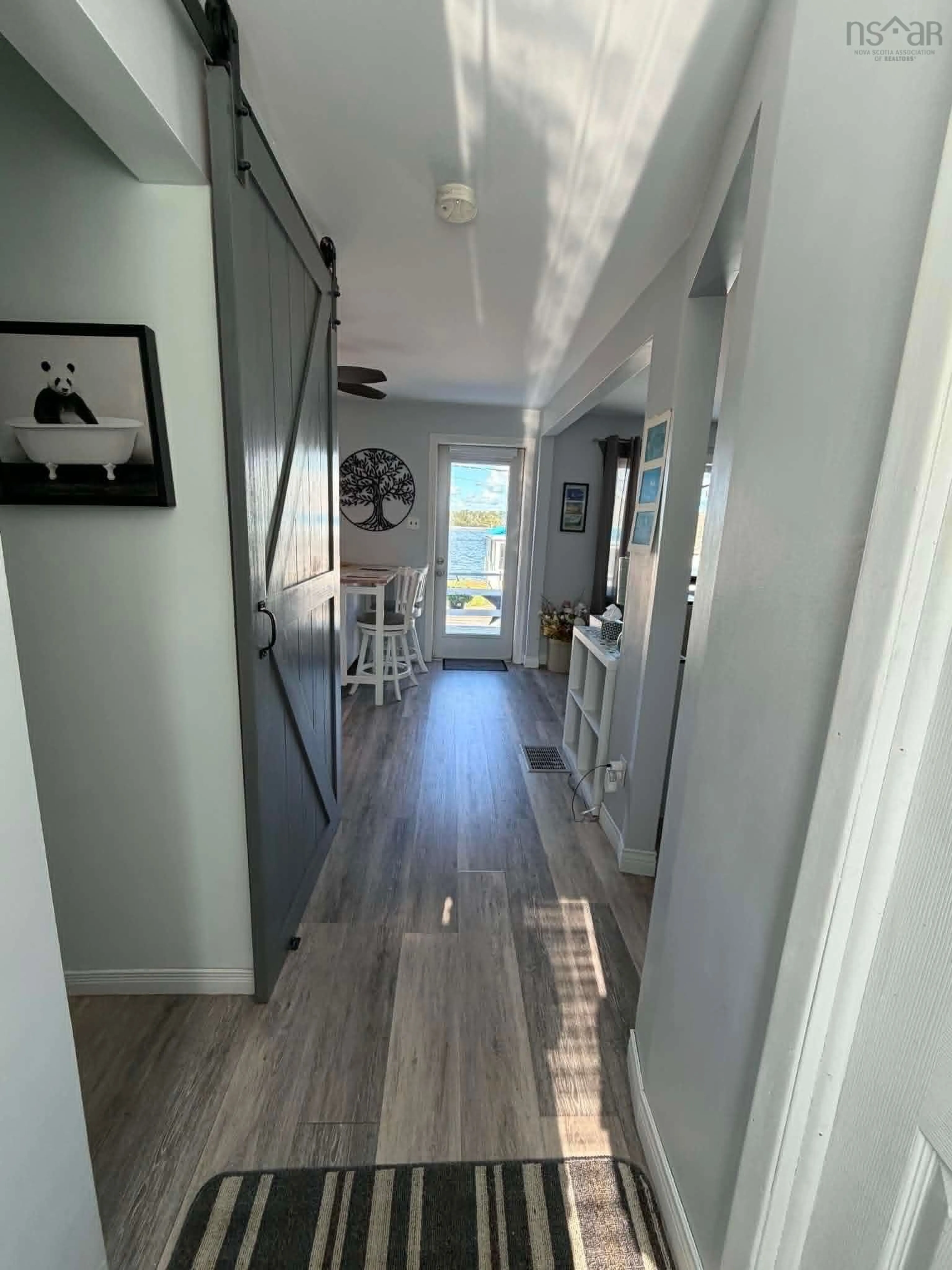 Indoor entryway for 15330 Cabot Trail, Chéticamp Nova Scotia B0E 1H0