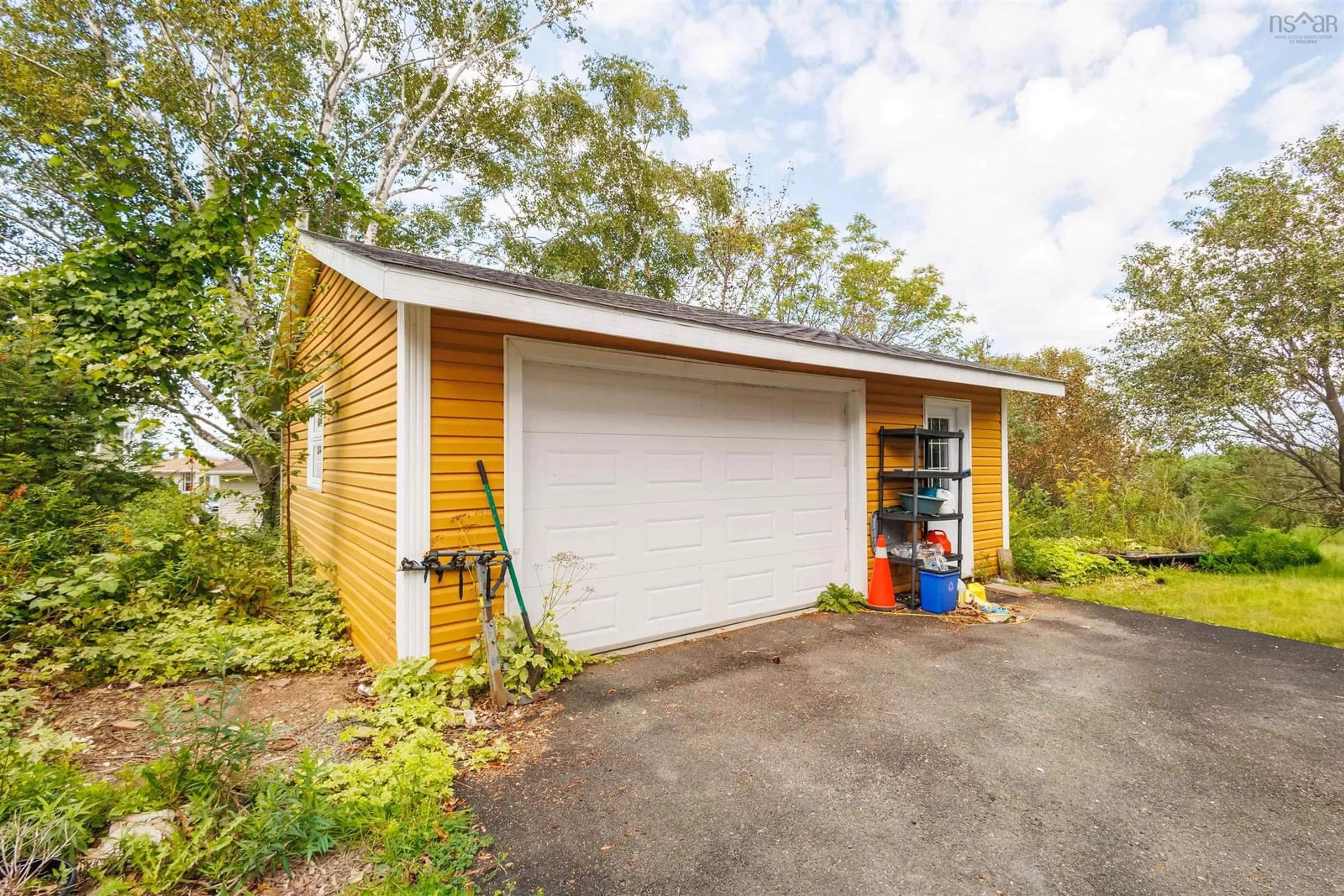 Indoor garage for 87 Harold St, Sydney Nova Scotia B1P 3M2