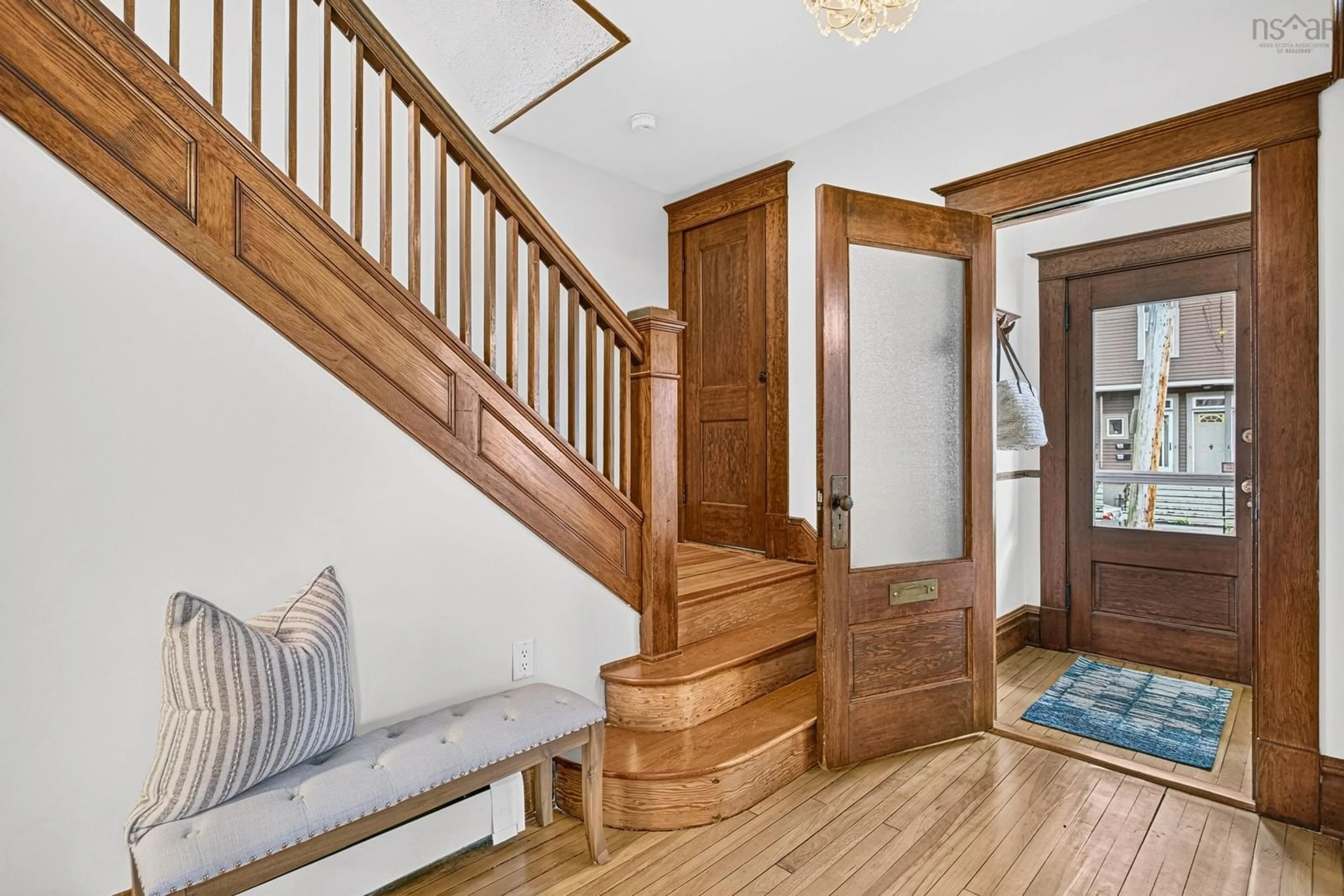 Indoor entryway for 2543 Dublin St, Halifax Nova Scotia B3L 3J4