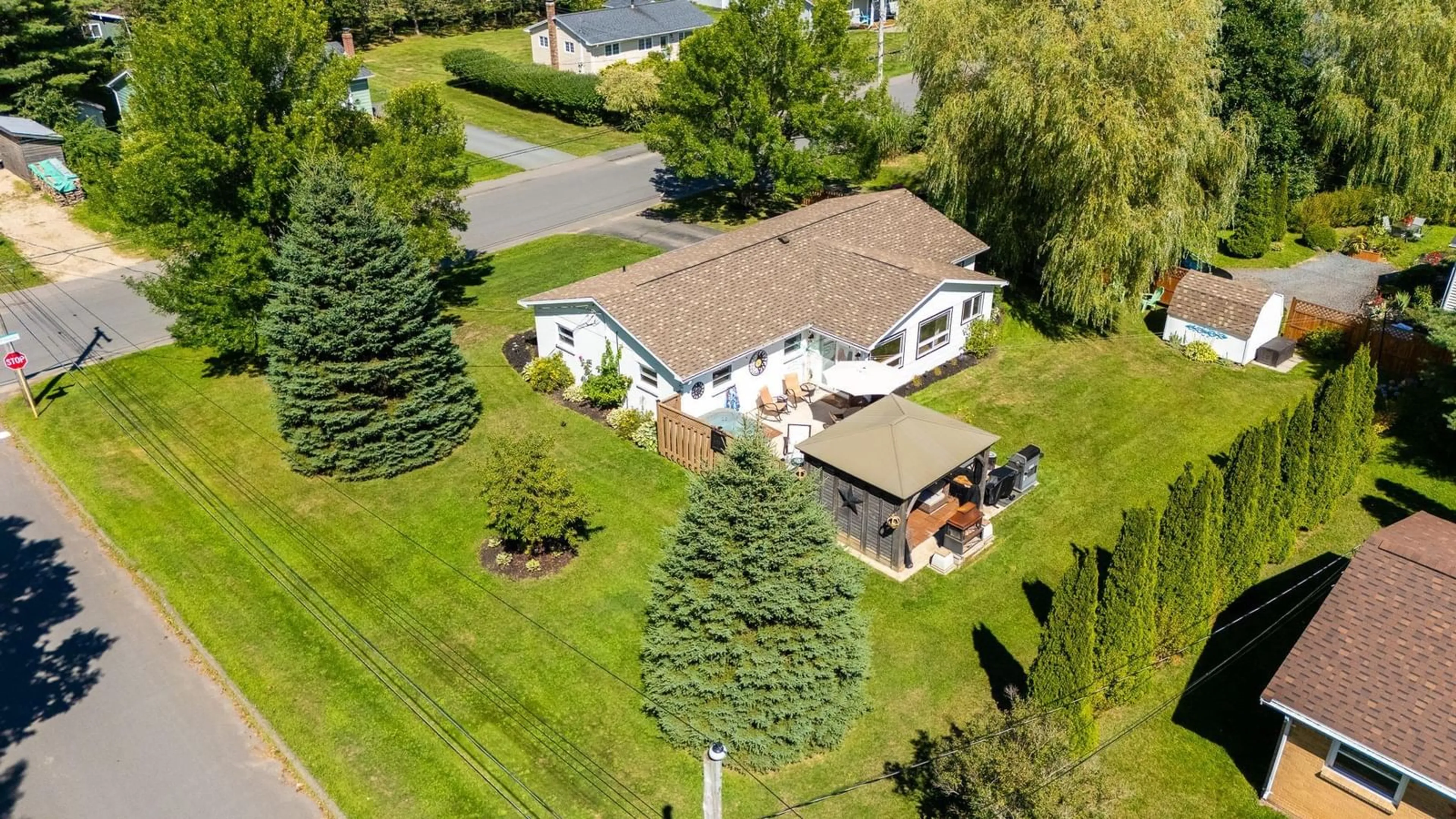A pic from outside/outdoor area/front of a property/back of a property/a pic from drone, street for 35 Pleasant St, Wolfville Nova Scotia B4P 1M6