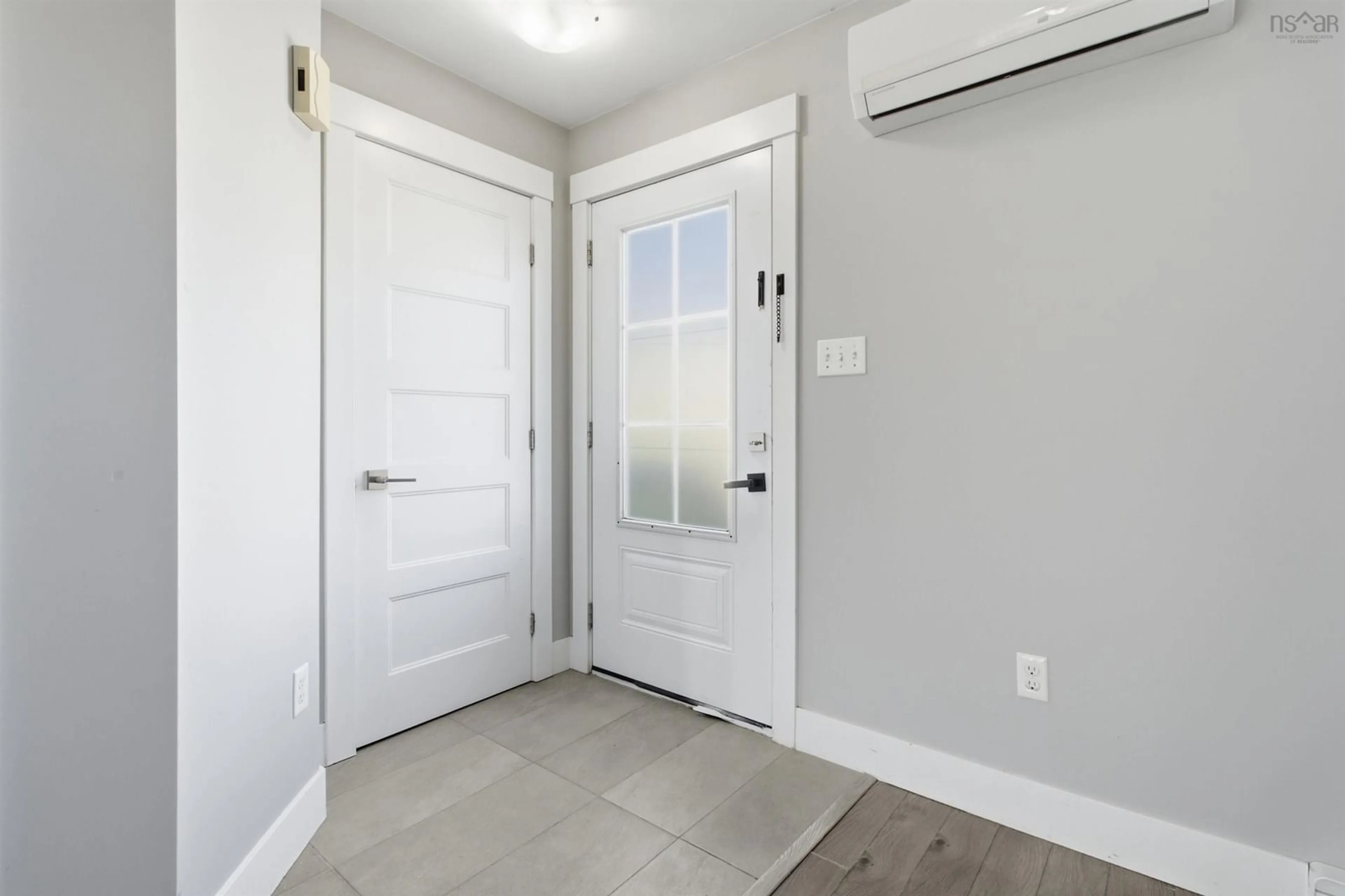 Indoor entryway for 76 Fescue Crt, Middle Sackville Nova Scotia B4E 0L8