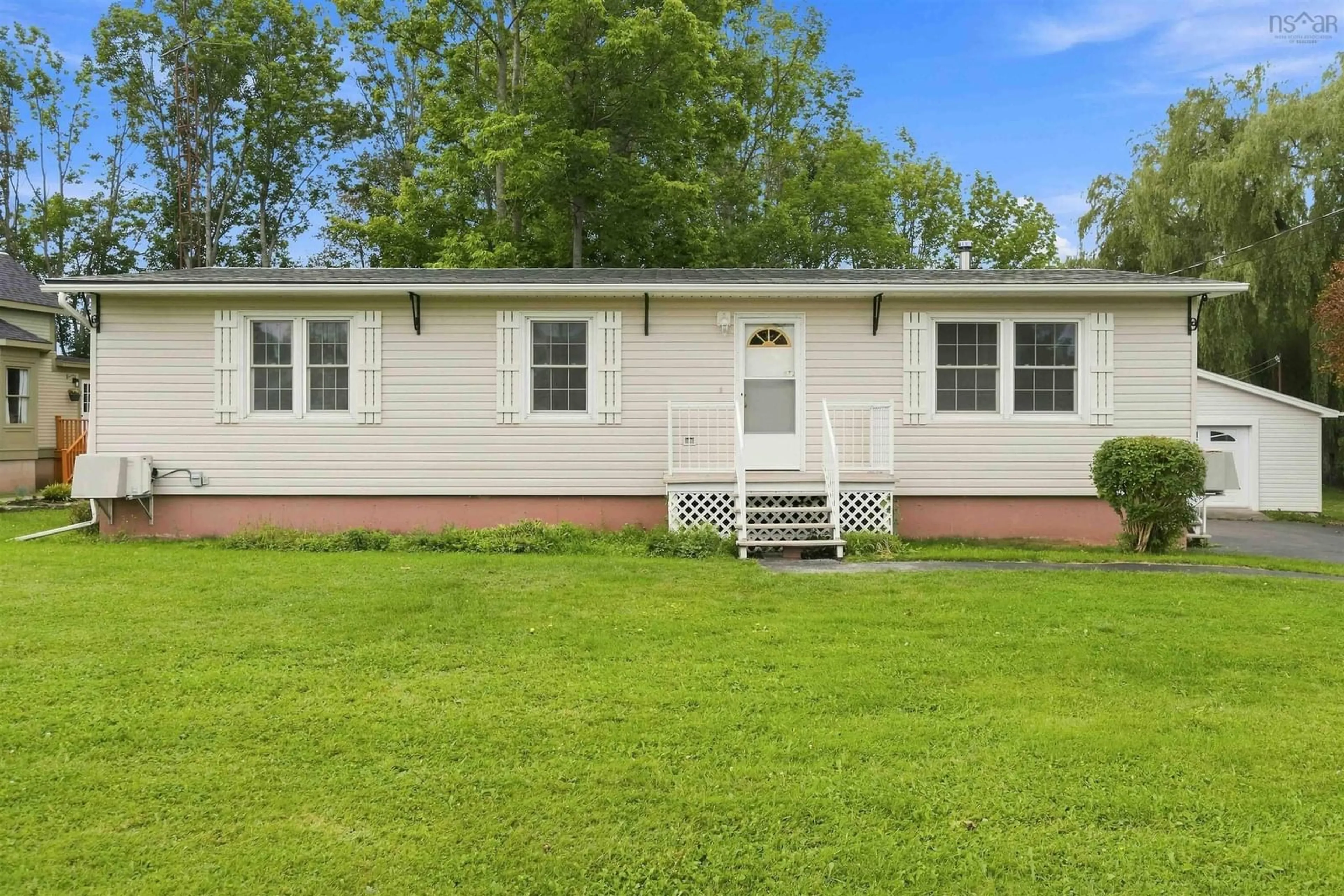 Home with vinyl exterior material, unknown for 14030 1 Hwy, Hants Border Nova Scotia B0P 1P0