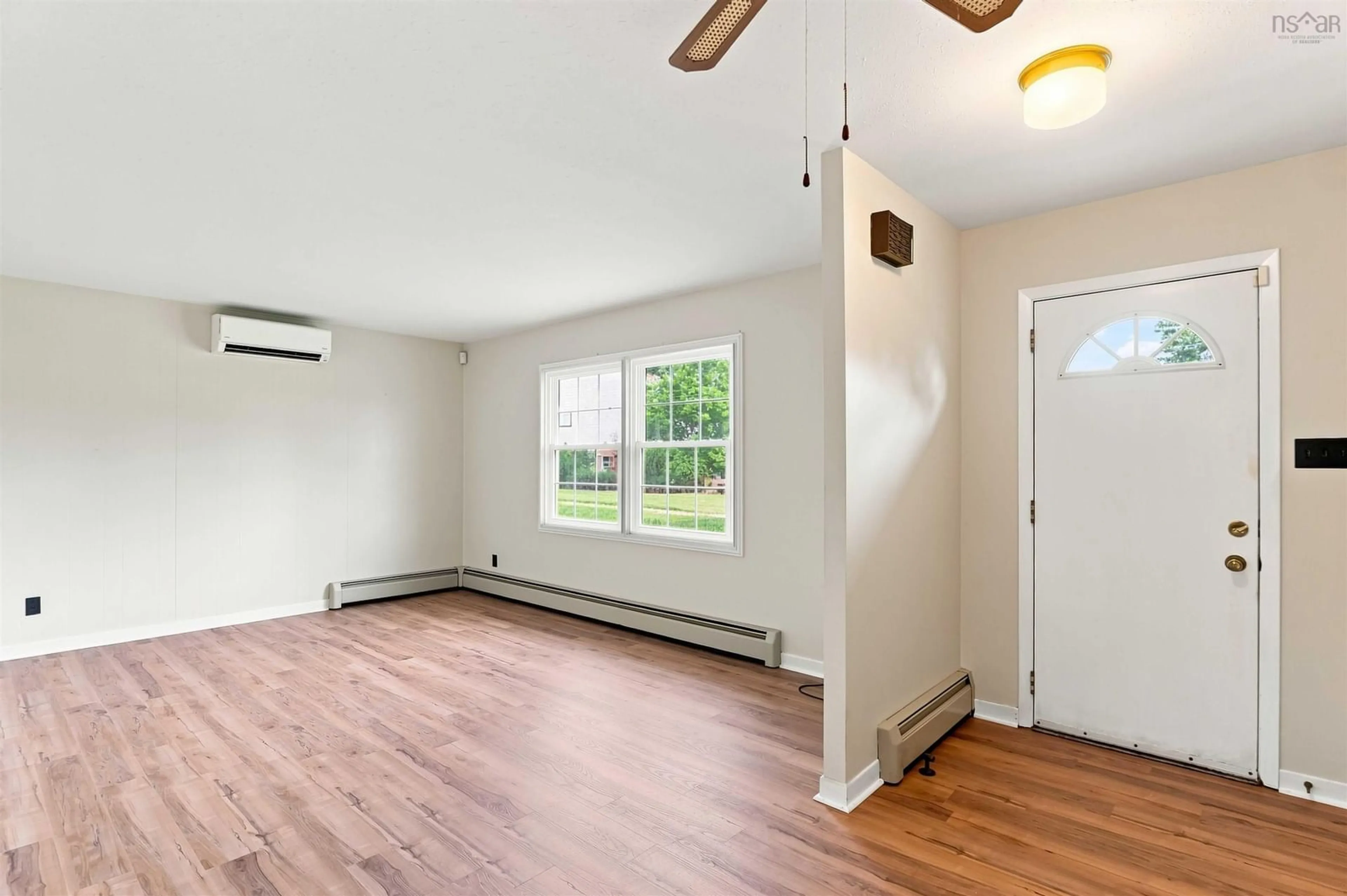 A pic of a room for 14030 1 Hwy, Hants Border Nova Scotia B0P 1P0