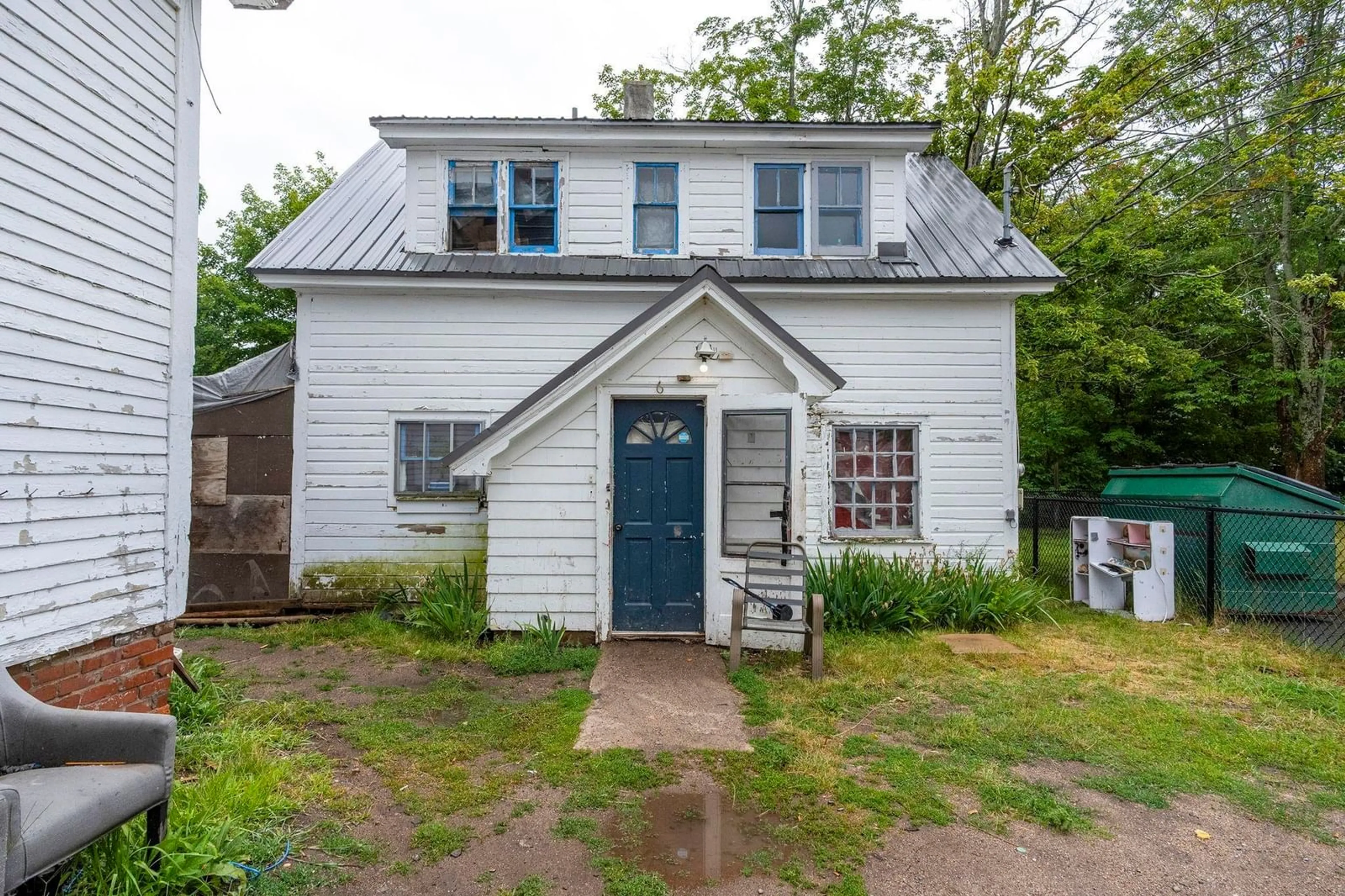 Home with vinyl exterior material, street for 6-10 George St, Middleton Nova Scotia B0S 1P0