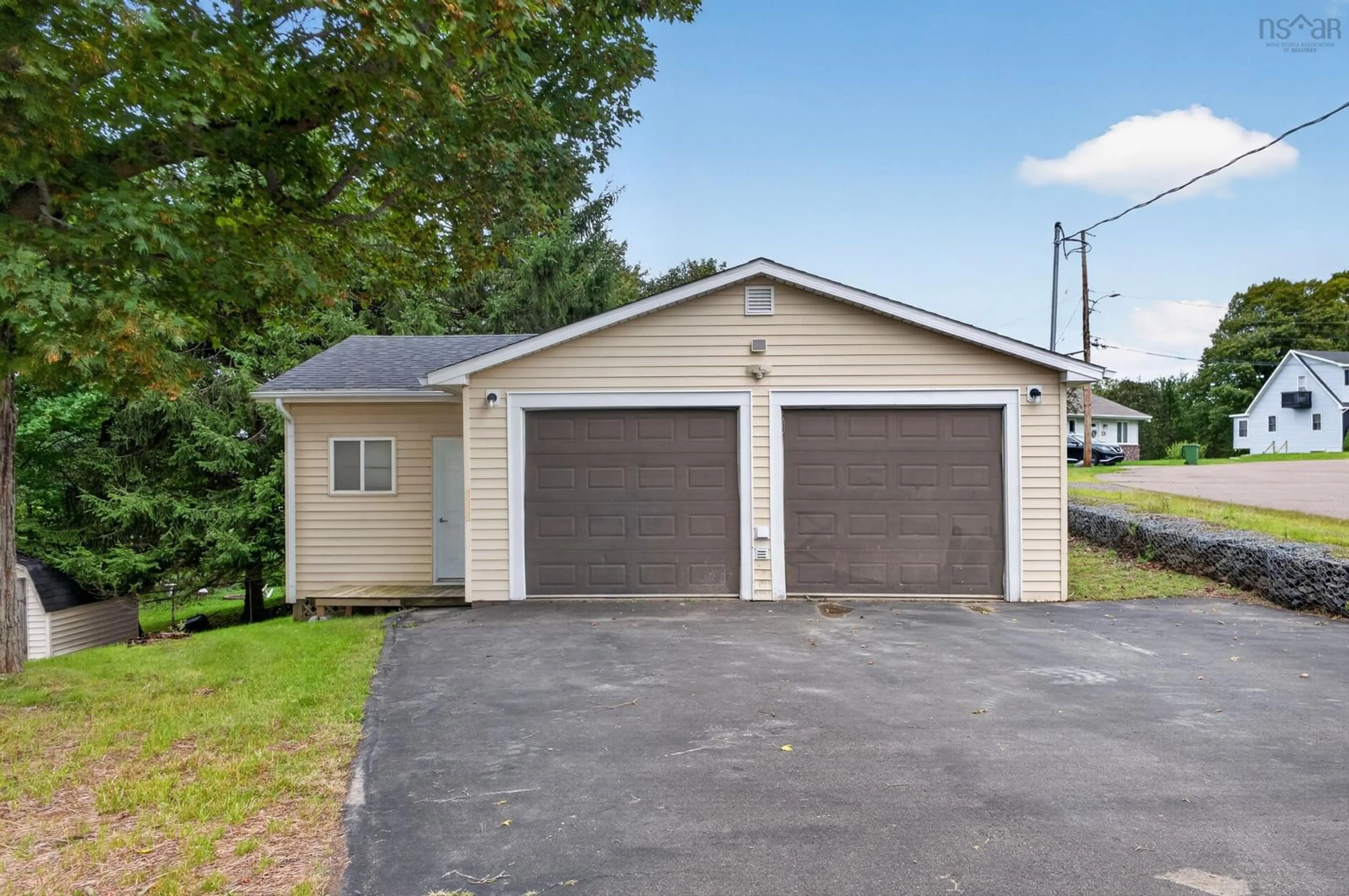 Indoor garage for 35 Lockhart Ave, Lower Truro Nova Scotia B2N 5T6