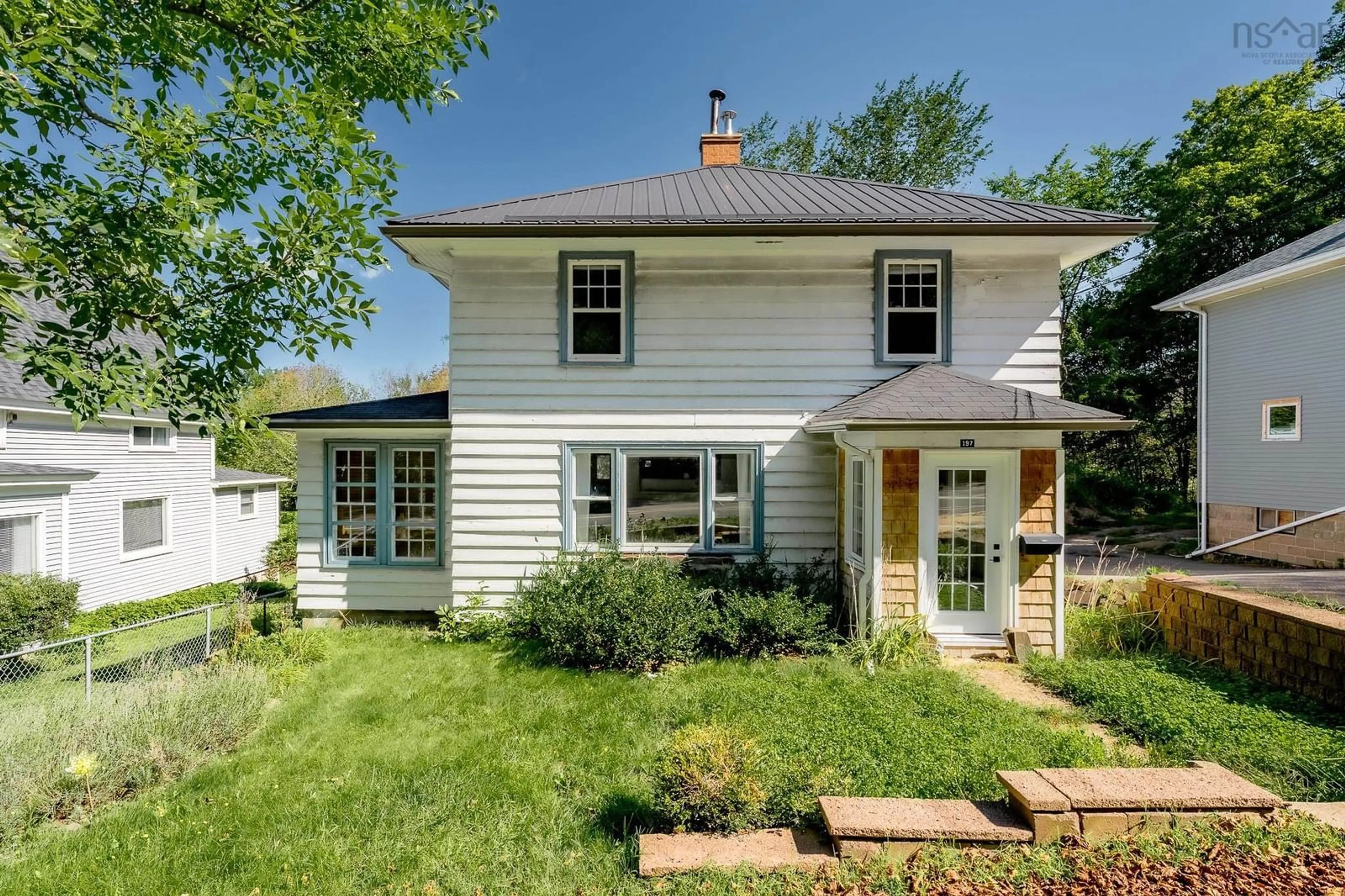 Home with vinyl exterior material, street for 197 Main Street St, Kentville Nova Scotia B4N 1J6