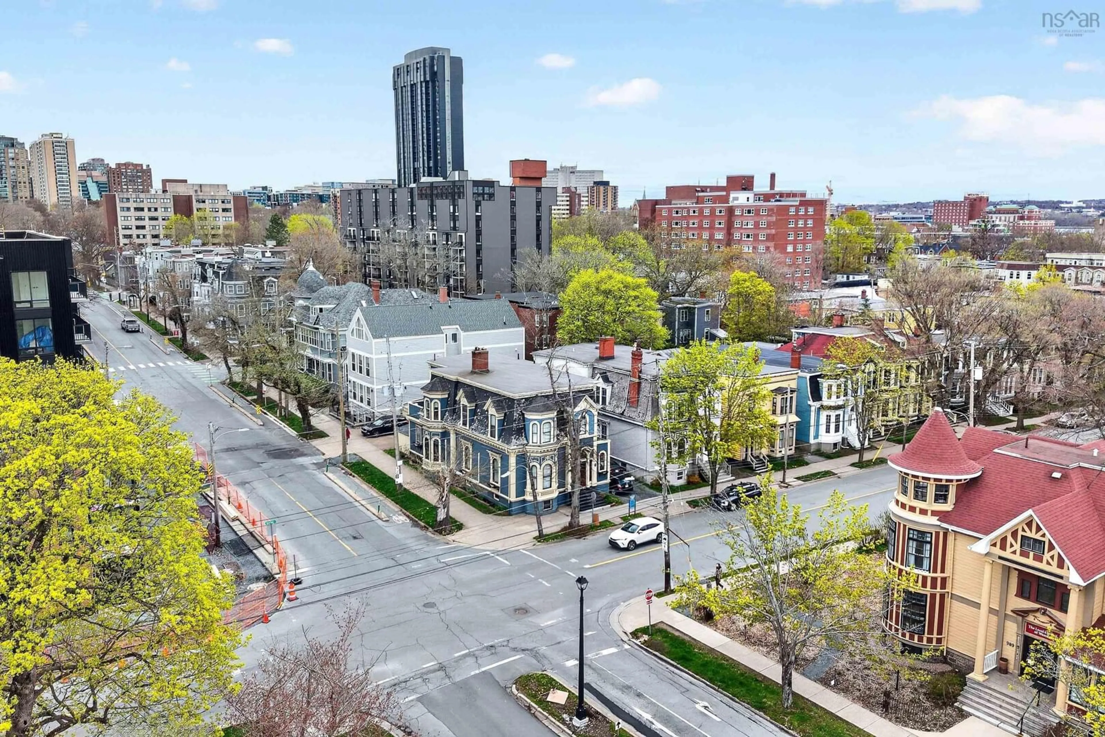 A pic from outside/outdoor area/front of a property/back of a property/a pic from drone, city buildings view from balcony for 5691 Inglis St, Halifax Peninsula Nova Scotia B3H 1K2