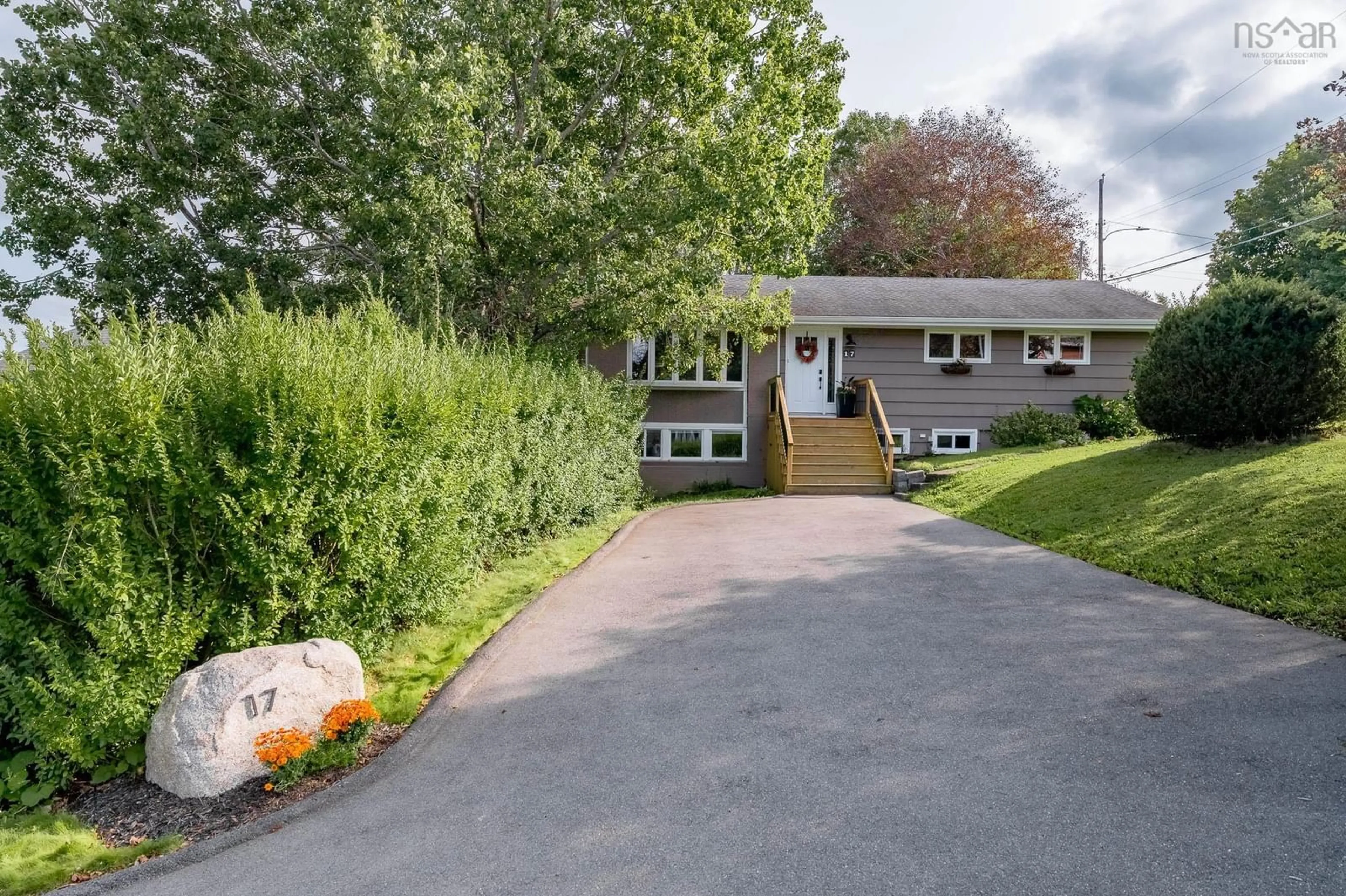 A pic from outside/outdoor area/front of a property/back of a property/a pic from drone, street for 17 Glenora Ave, Halifax Nova Scotia B4B 0M3