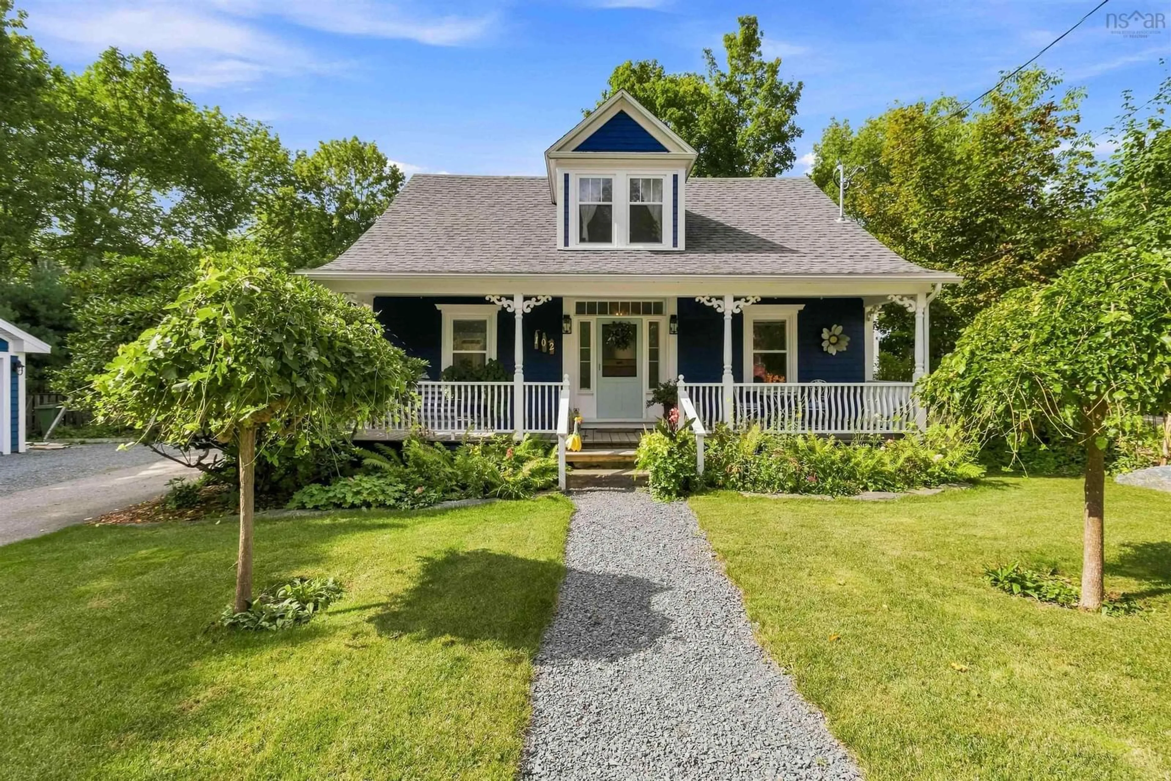 Home with vinyl exterior material, street for 102 Pleasant Street, Mahone Bay Nova Scotia B0J 2E0