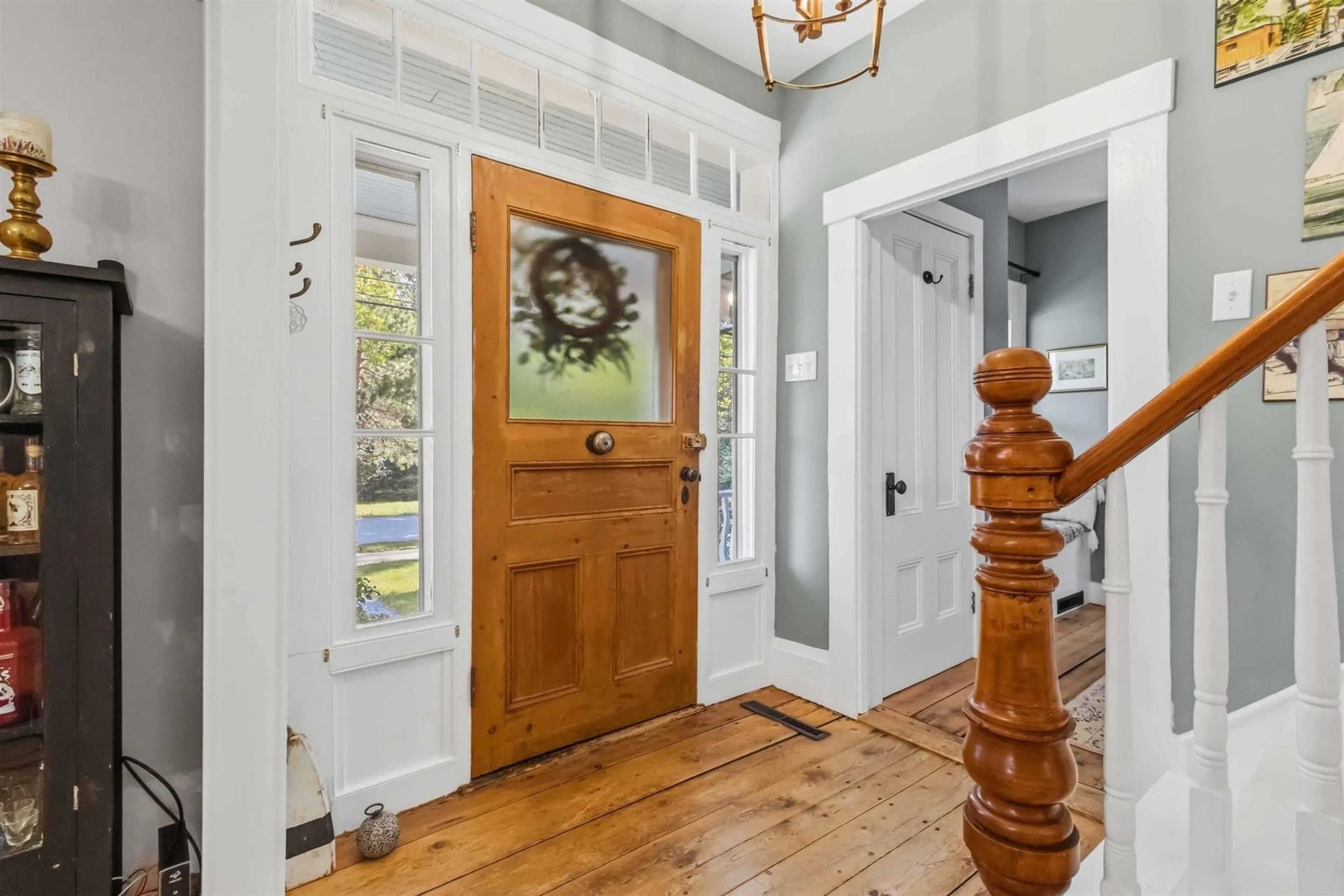 Indoor entryway for 102 Pleasant Street, Mahone Bay Nova Scotia B0J 2E0