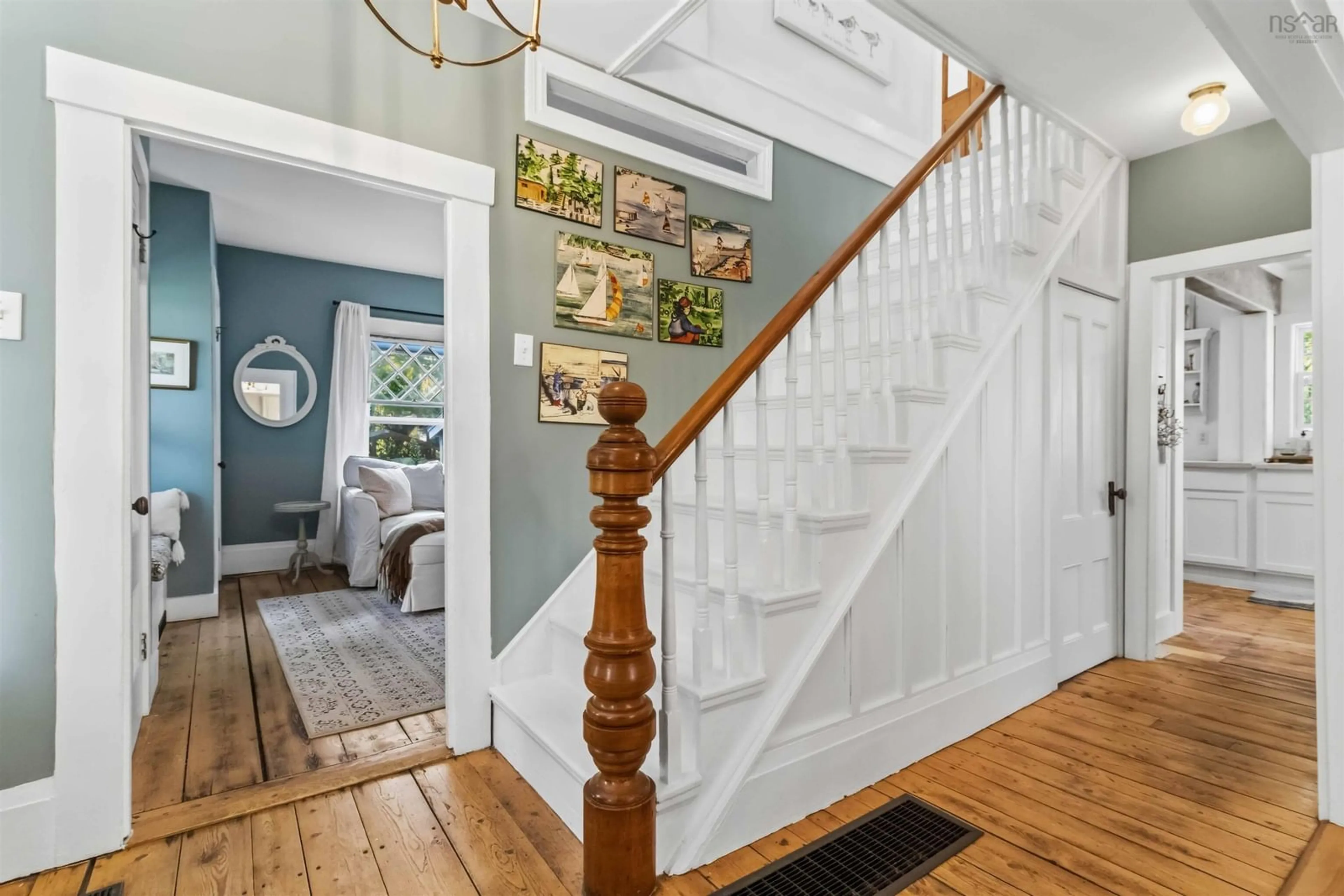 Indoor entryway for 102 Pleasant Street, Mahone Bay Nova Scotia B0J 2E0