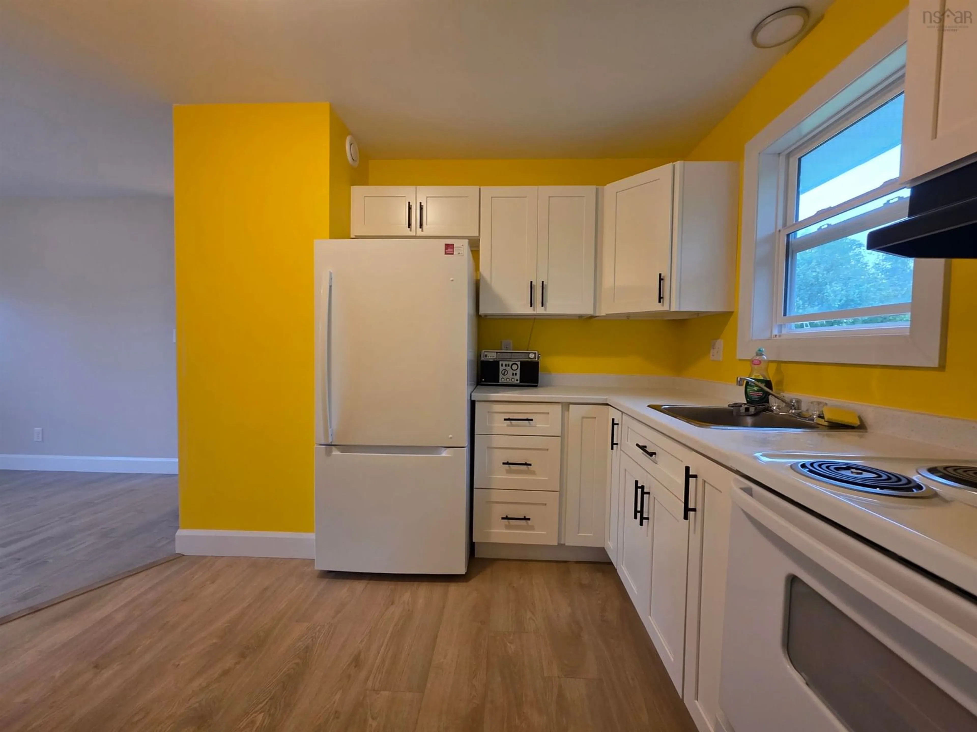 Standard kitchen, unknown for 34 Forrest St, Sydney Nova Scotia B1P 3C2