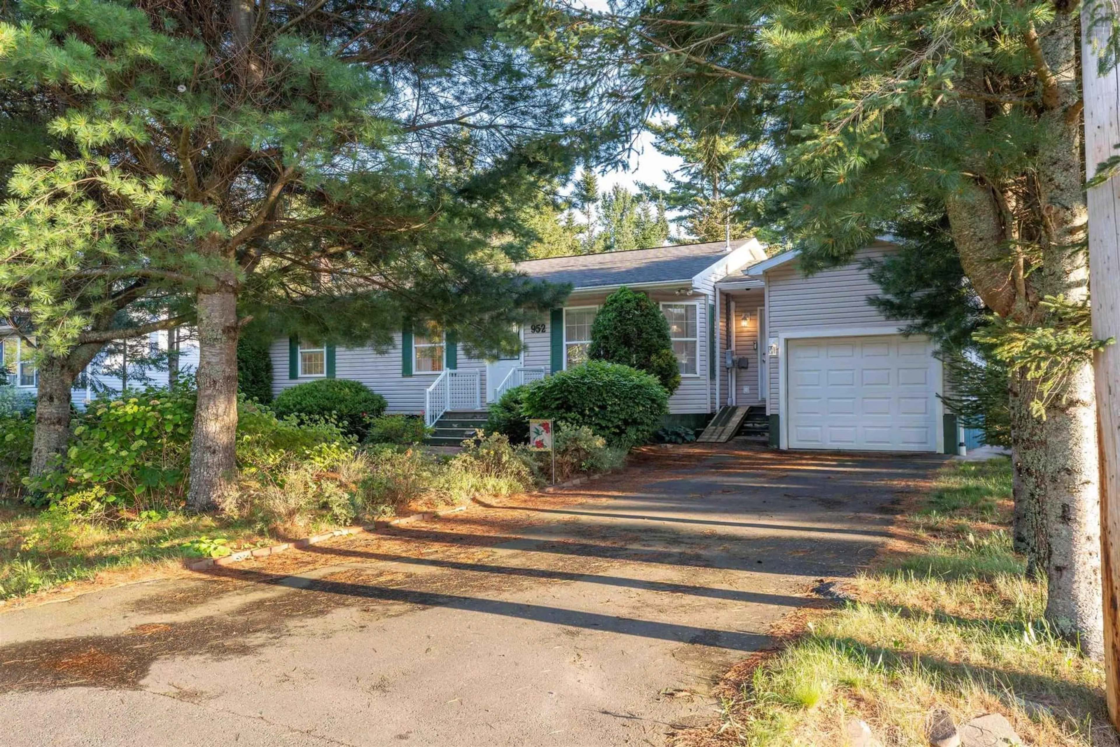 Home with vinyl exterior material, street for 952 Mary Ave, Centreville Nova Scotia B0P 1J0