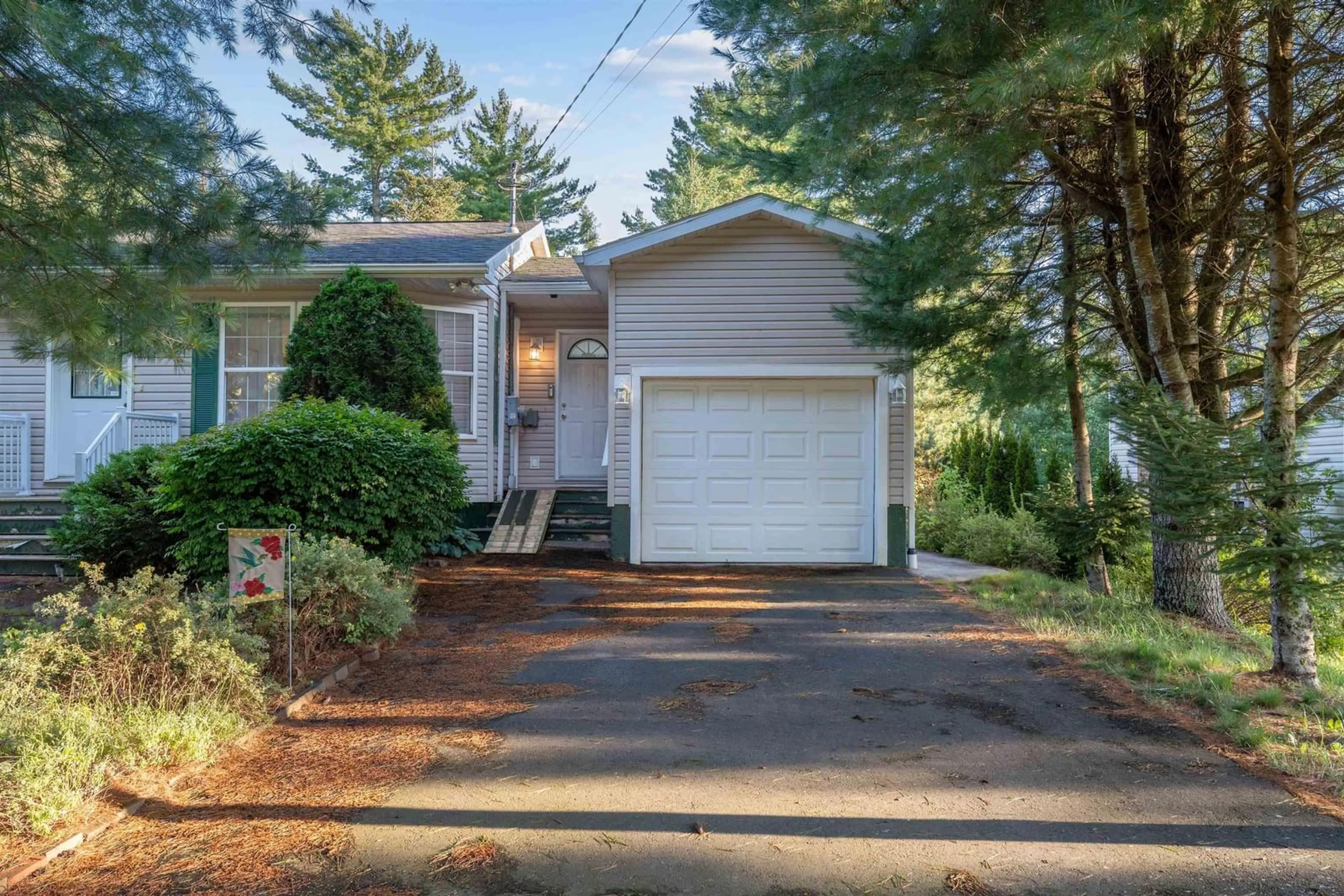 Home with vinyl exterior material, street for 952 Mary Ave, Centreville Nova Scotia B0P 1J0