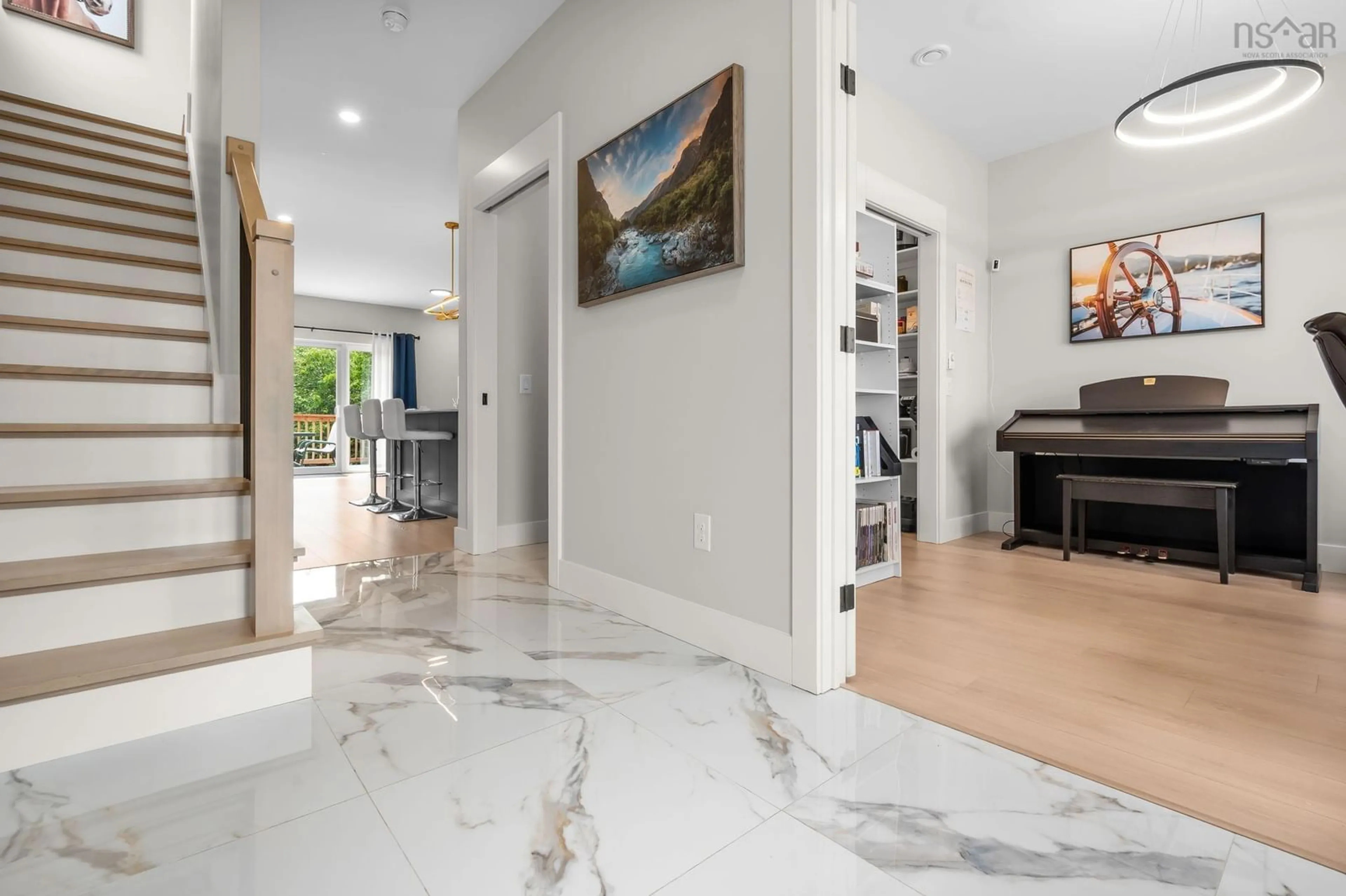 Indoor entryway for 91 Honeygold Dr, Halifax Nova Scotia B3R 0G3