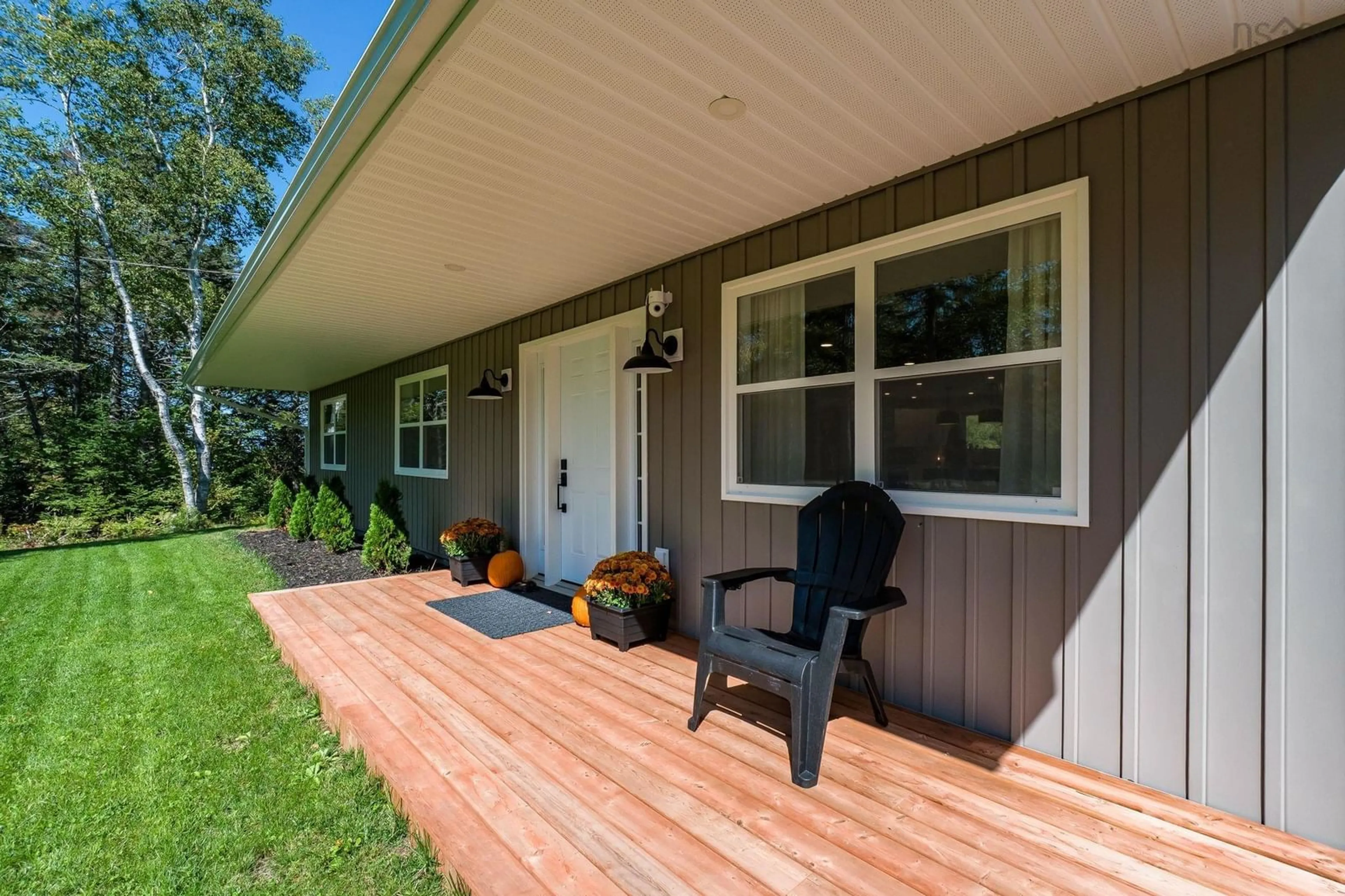 Home with vinyl exterior material, unknown for 1960 Long Point Rd, Burlington Nova Scotia B0P 1E0