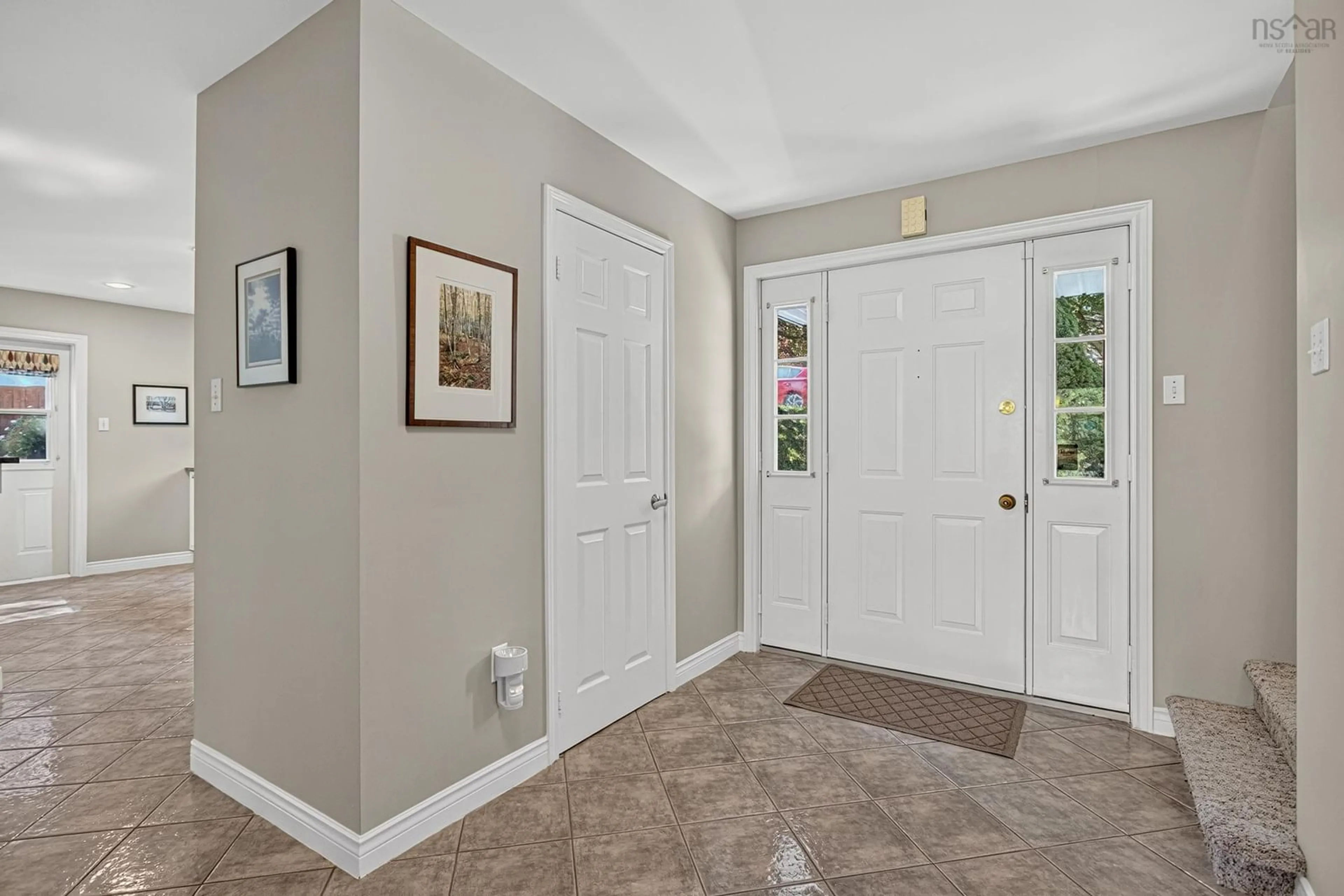 Indoor entryway for 24 Bridgeview Dr, Halifax Nova Scotia B3P 2M4