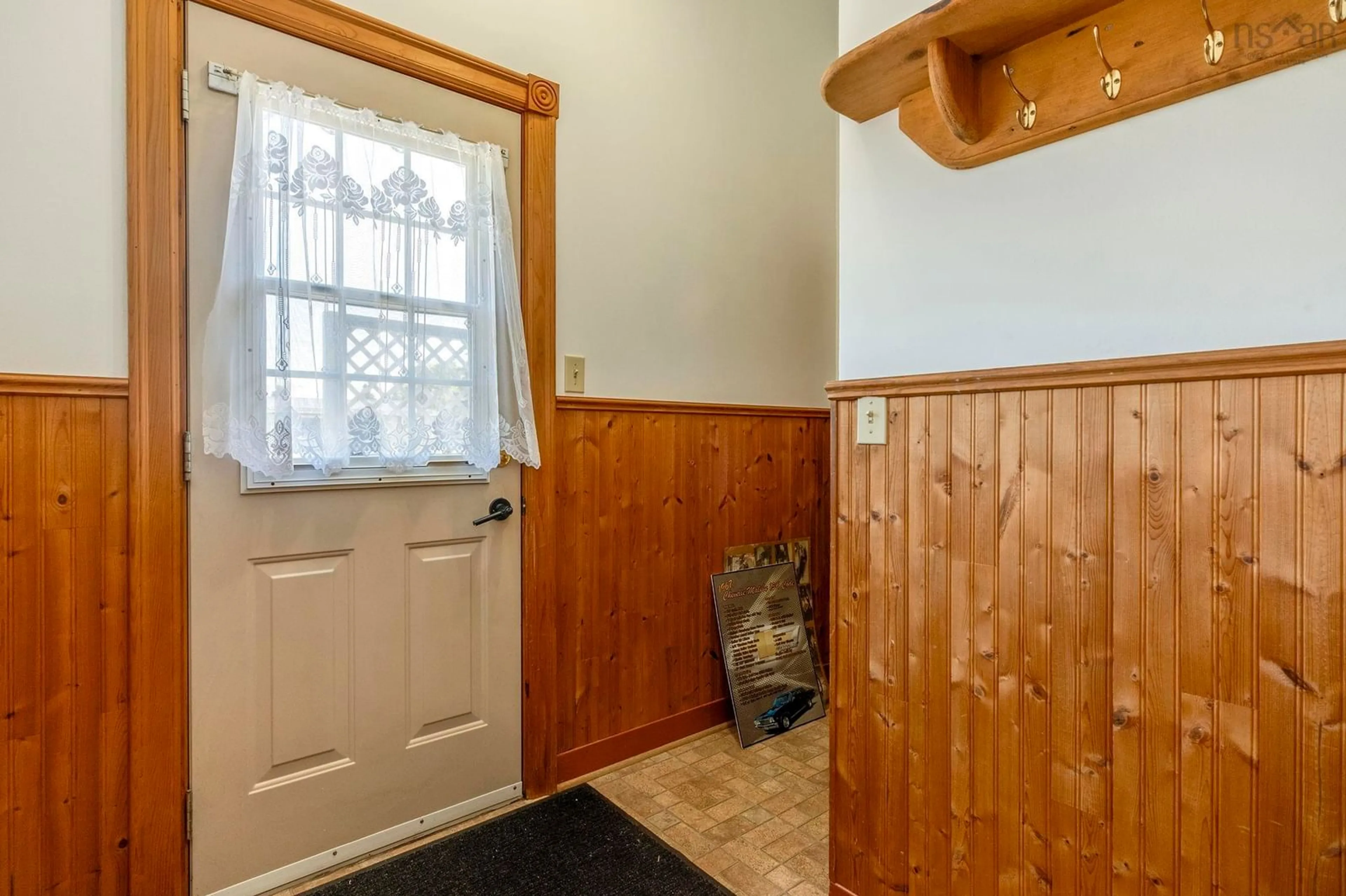 Indoor entryway for 12 Cedar St, East Kingston Nova Scotia B0P 1R0