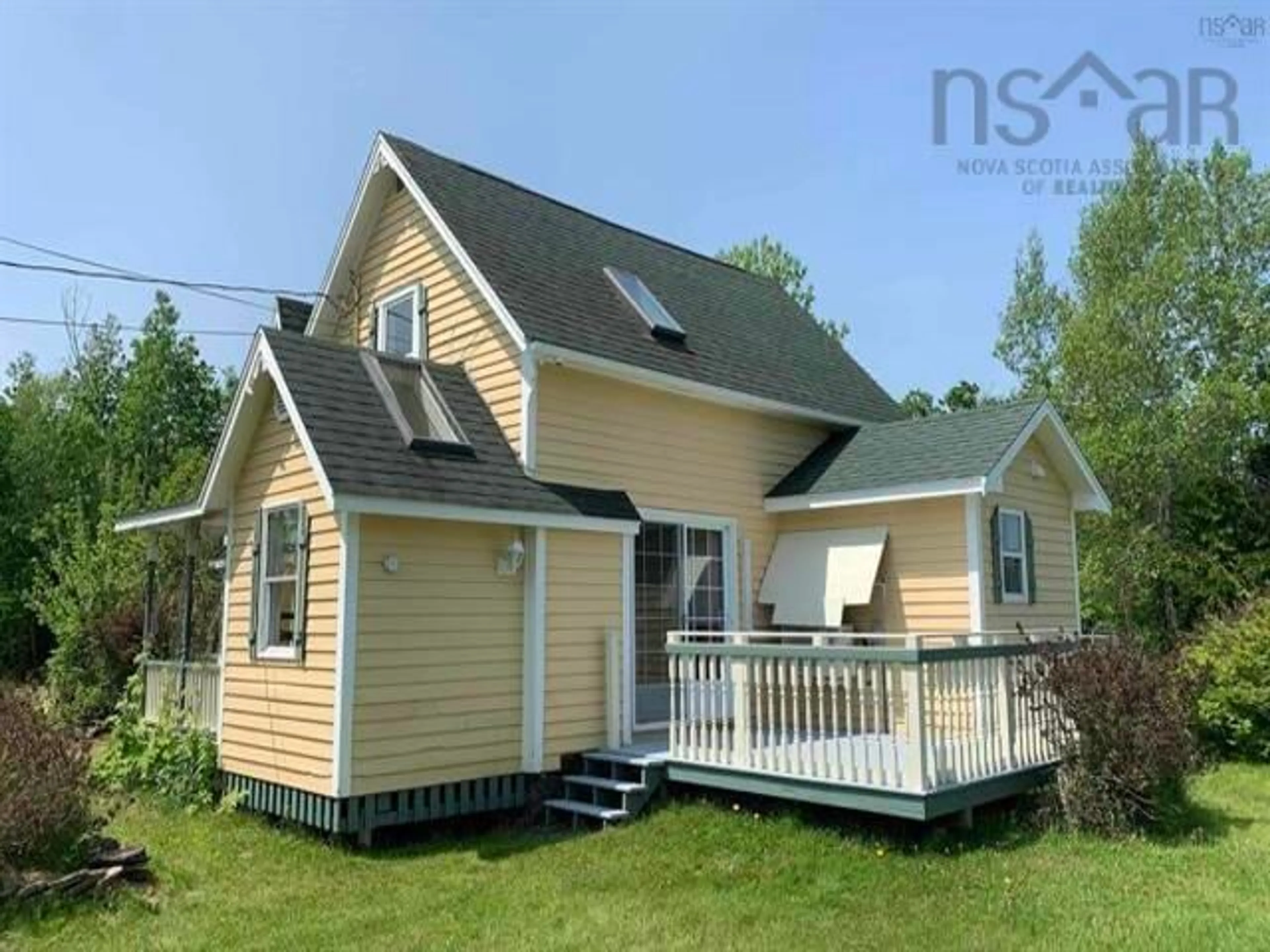 Home with vinyl exterior material, building for 3261 Highway 246, Tatamagouche Nova Scotia B0K 1V0