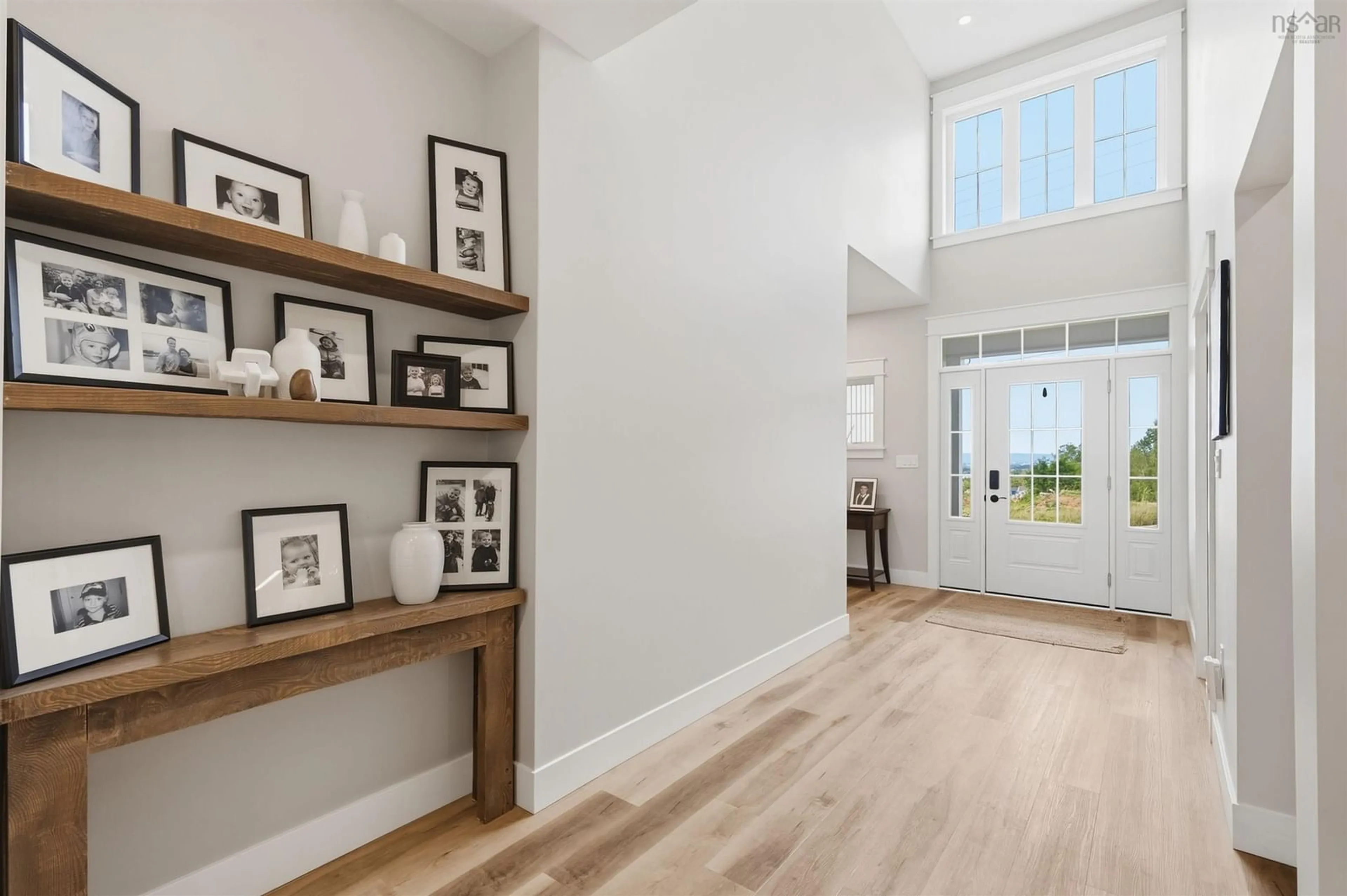 Indoor entryway for 127 Stirling Ave, Wolfville Nova Scotia B4P 2N3