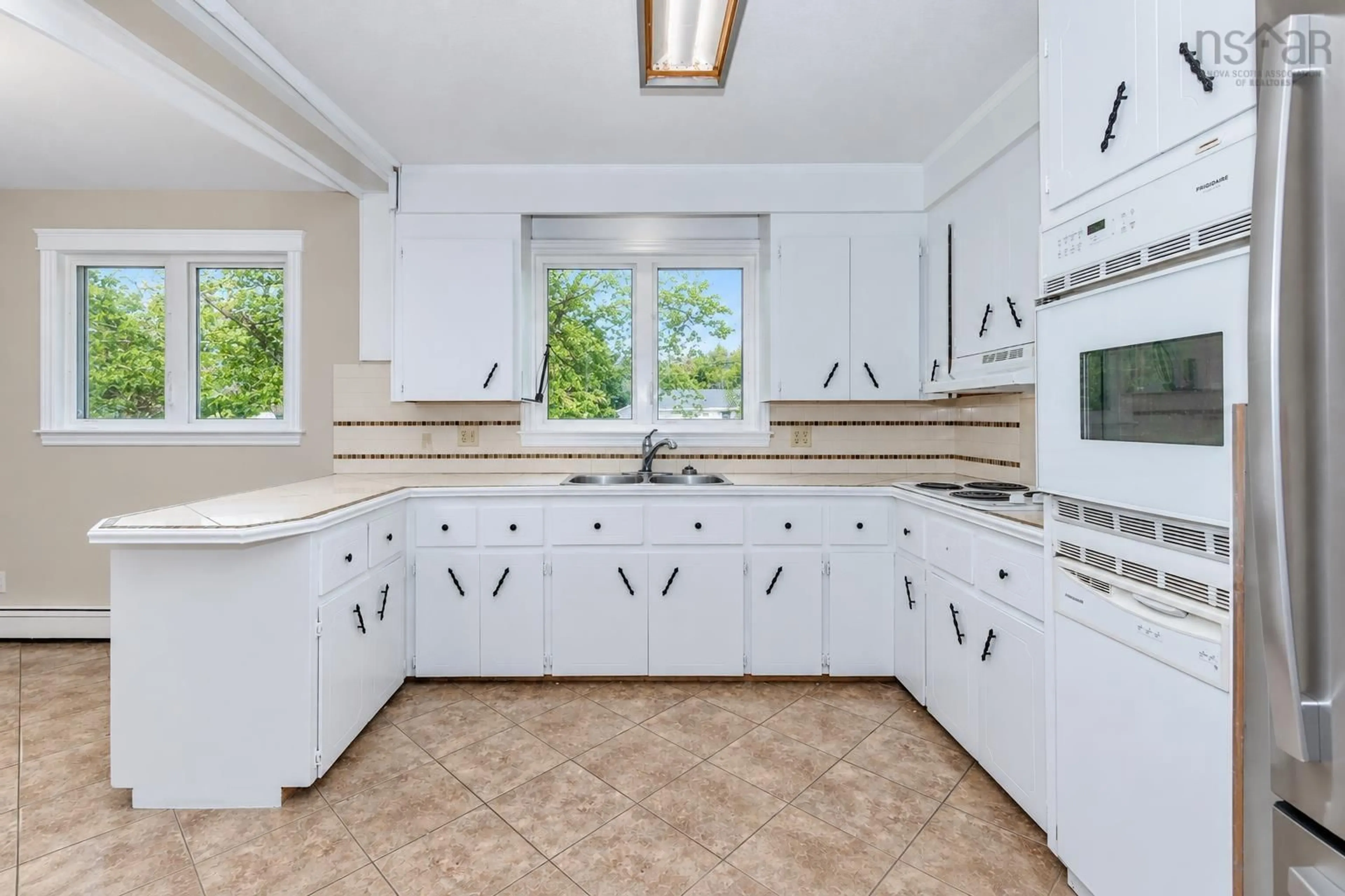 Standard kitchen, ceramic/tile floor for 118 Curry St, Howie Centre Nova Scotia B1L 1G4