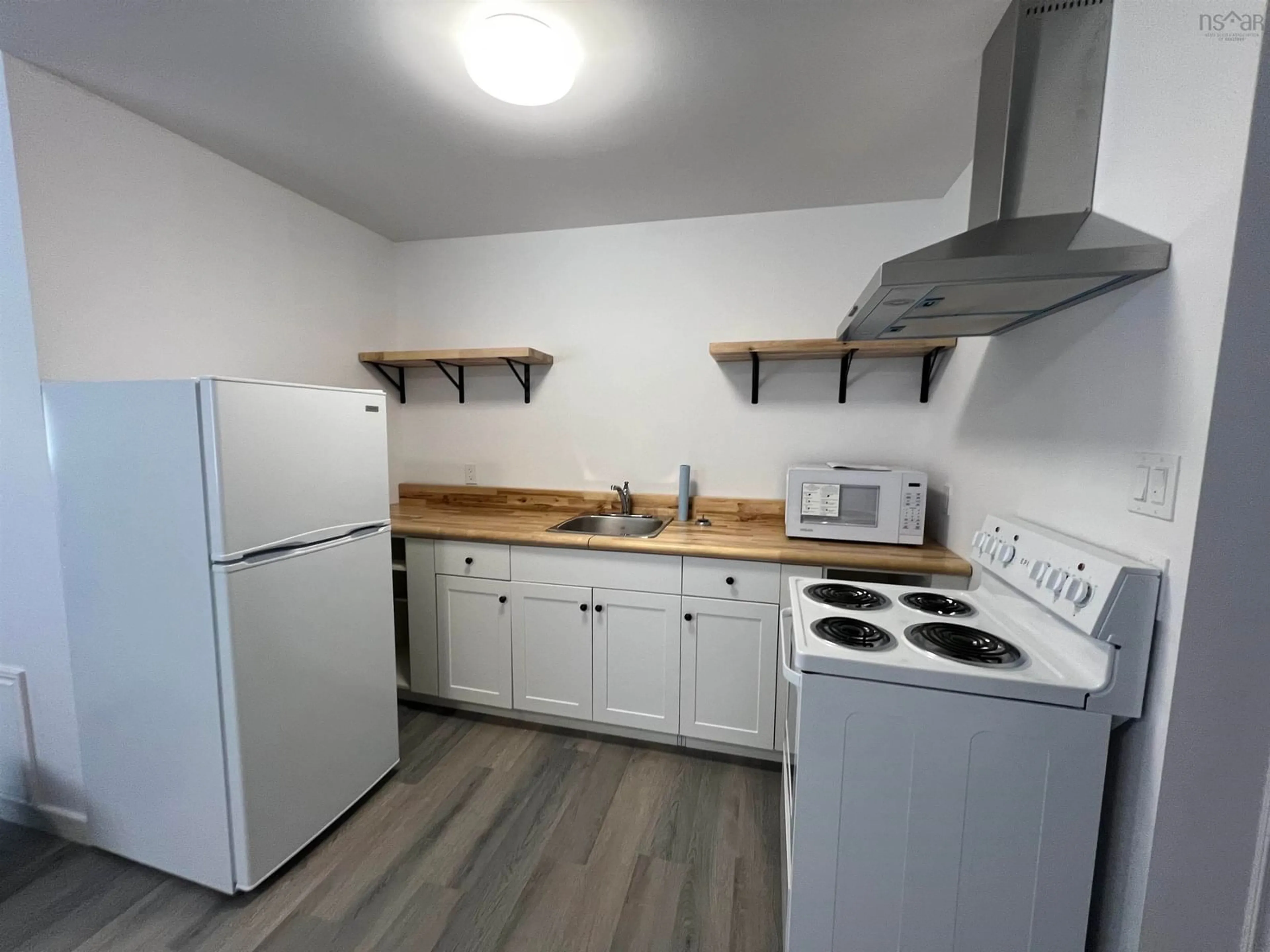 Standard kitchen, unknown for 33 A/B Inverness St, Sydney Nova Scotia B1P 0E2