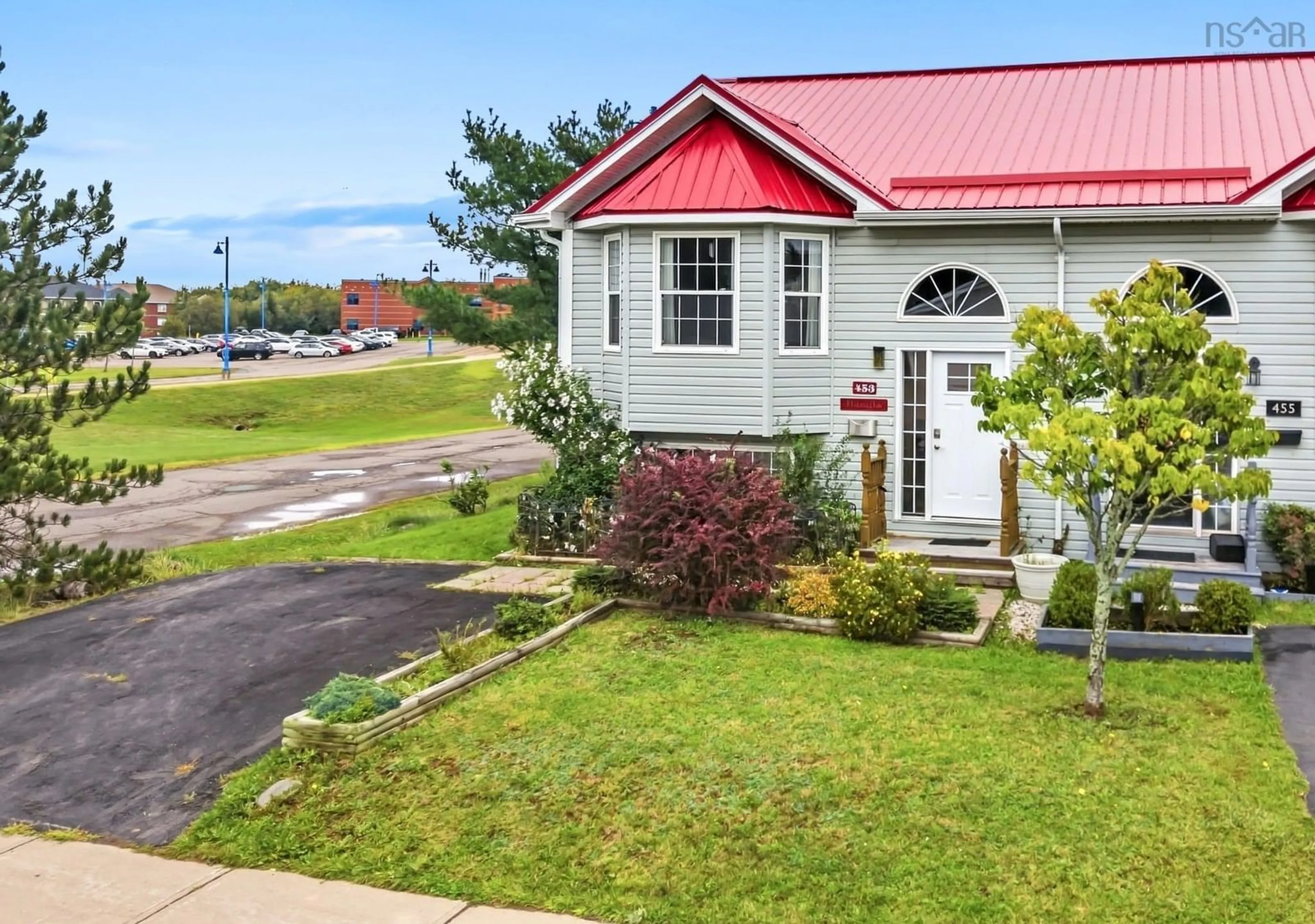 A pic from outside/outdoor area/front of a property/back of a property/a pic from drone, street for 453 Young St, Truro Nova Scotia B2N 3Y8