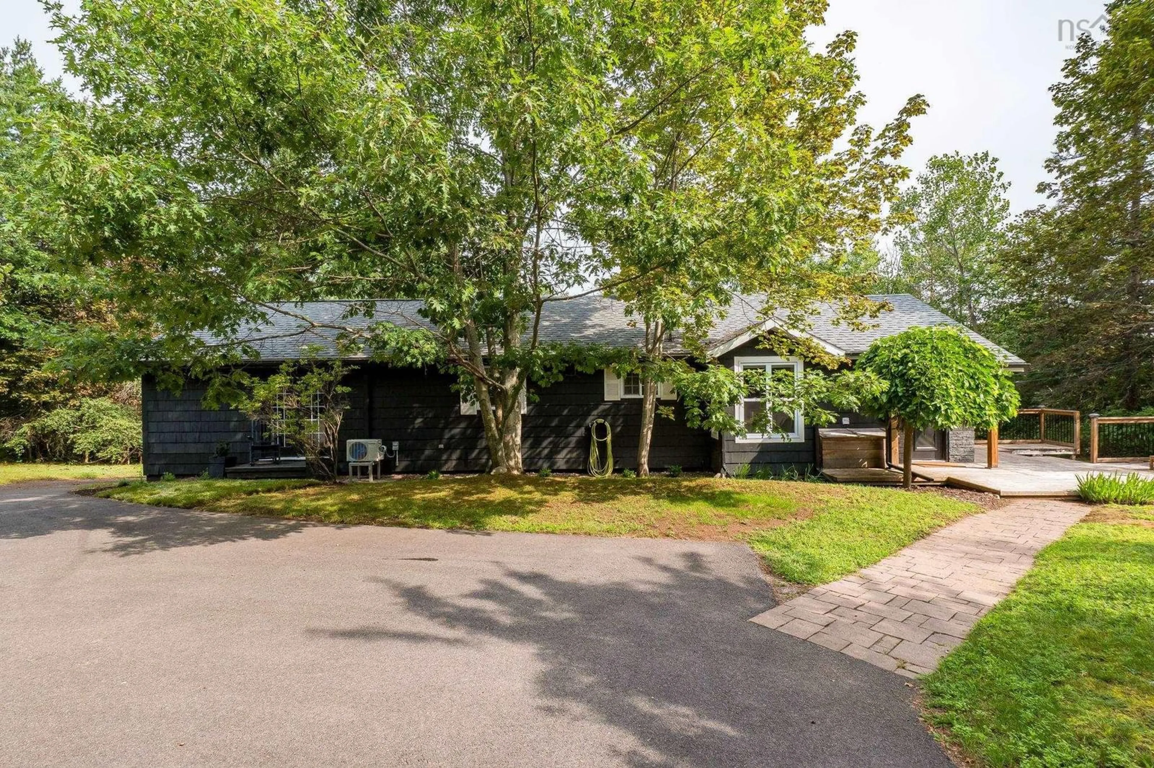 A pic from outside/outdoor area/front of a property/back of a property/a pic from drone, unknown for 256 Park St, Kentville Nova Scotia B4N 1M8