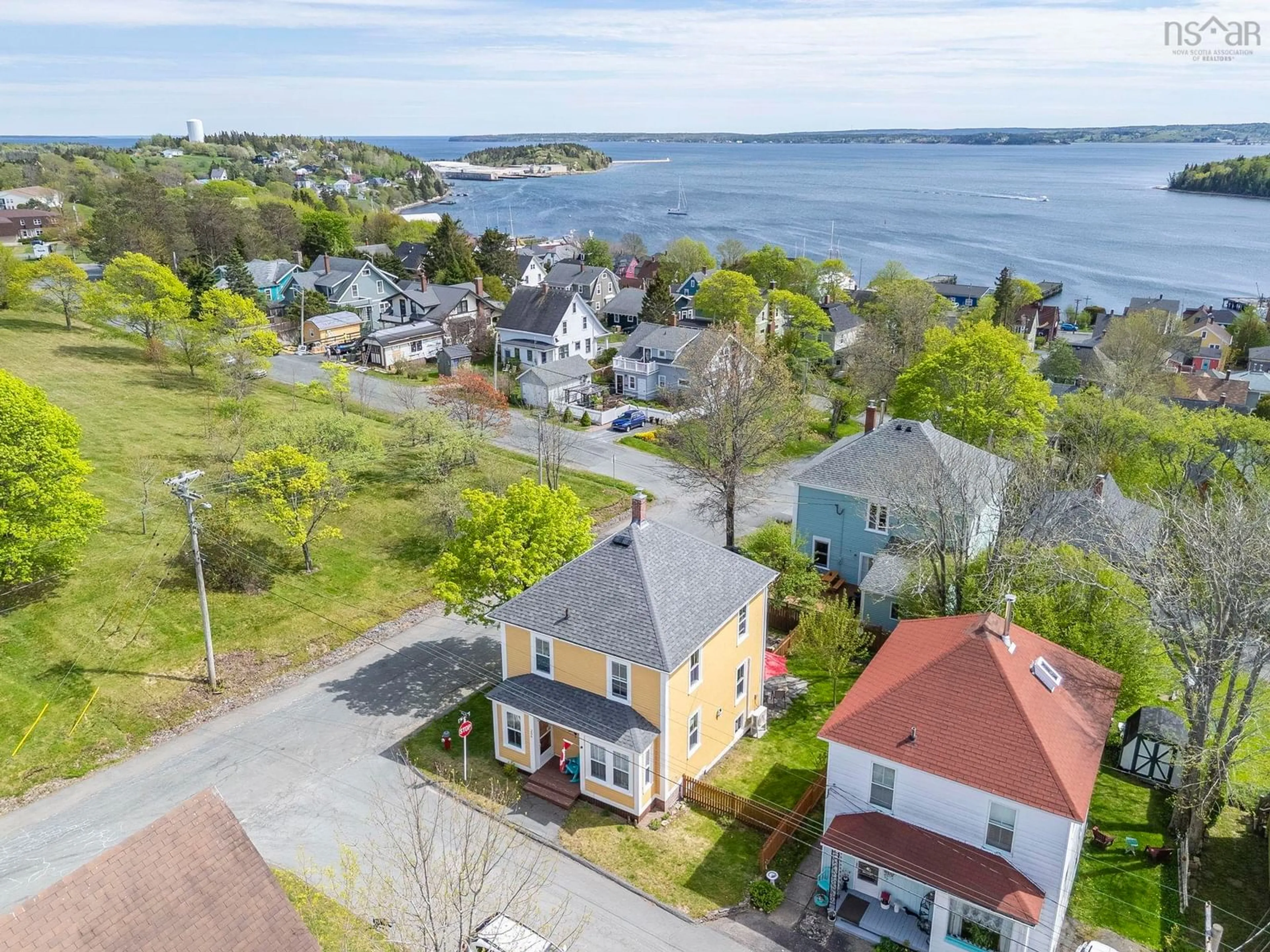 A pic from outside/outdoor area/front of a property/back of a property/a pic from drone, water/lake/river/ocean view for 206 Fox St, Lunenburg Nova Scotia B0J 2C0