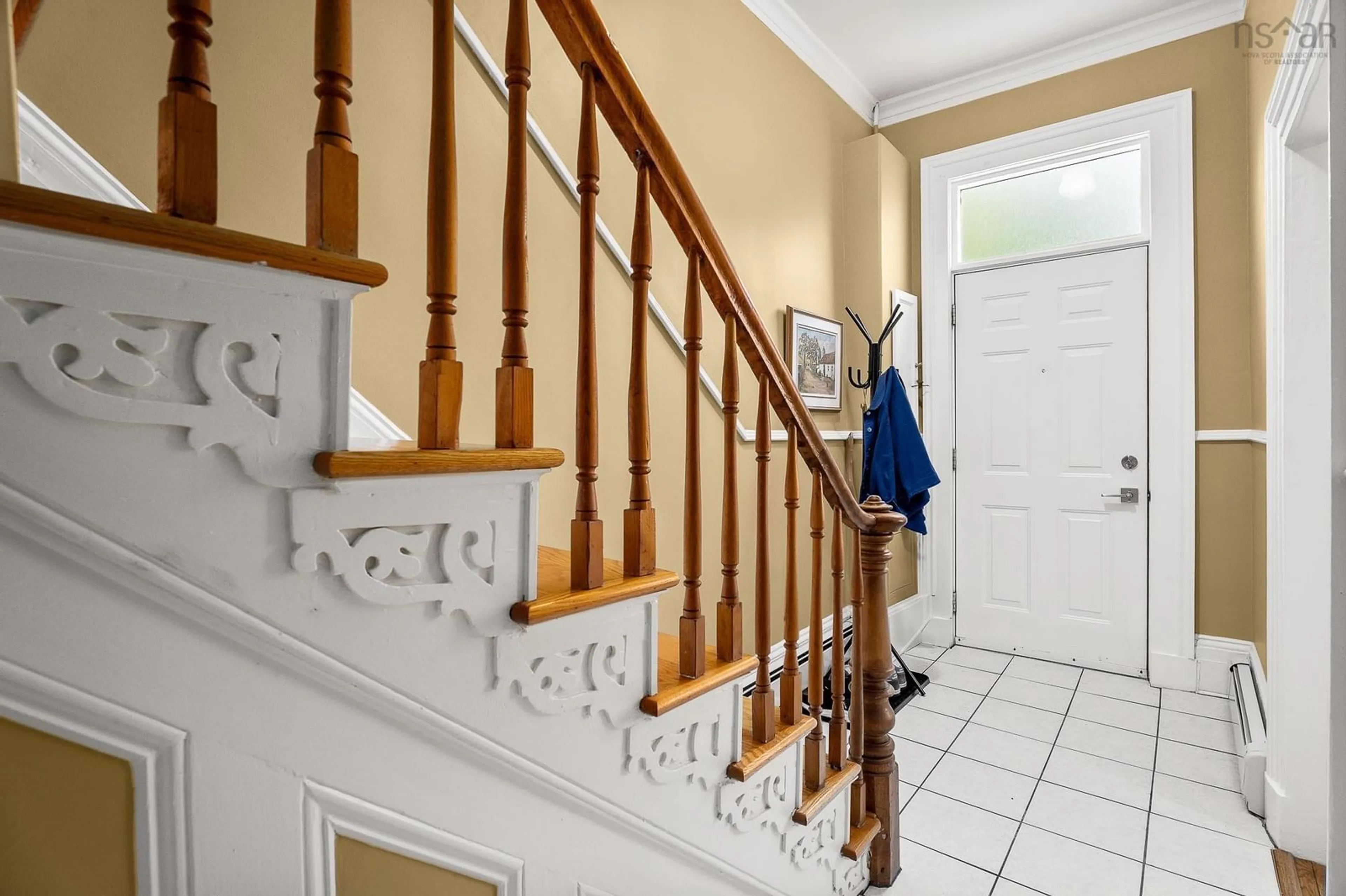 Indoor foyer for 2365 Agricola St, Halifax Nova Scotia B3K 4B7