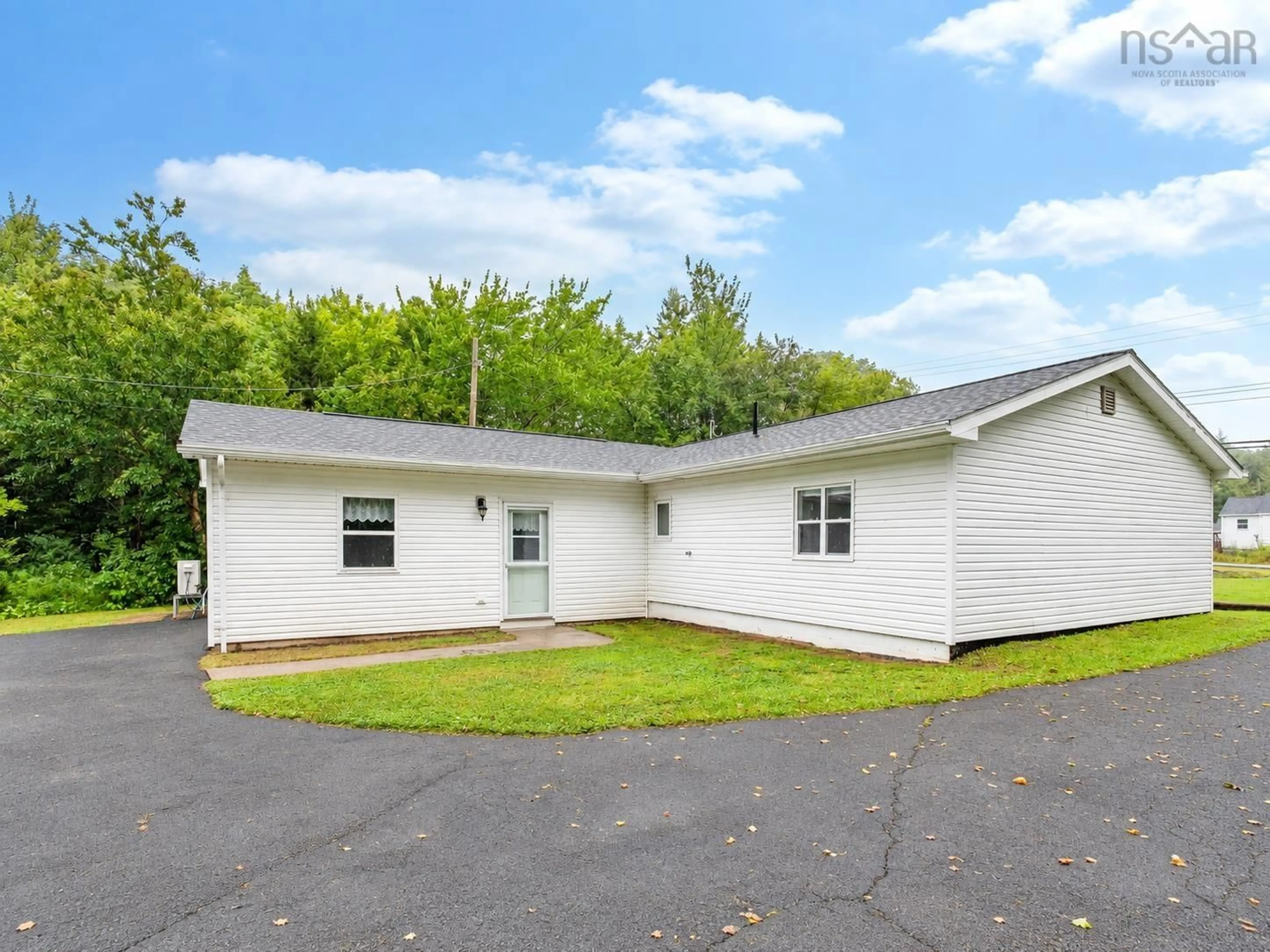 Home with vinyl exterior material, building for 20 Bell St, Lake Echo Nova Scotia B2Z 1M8