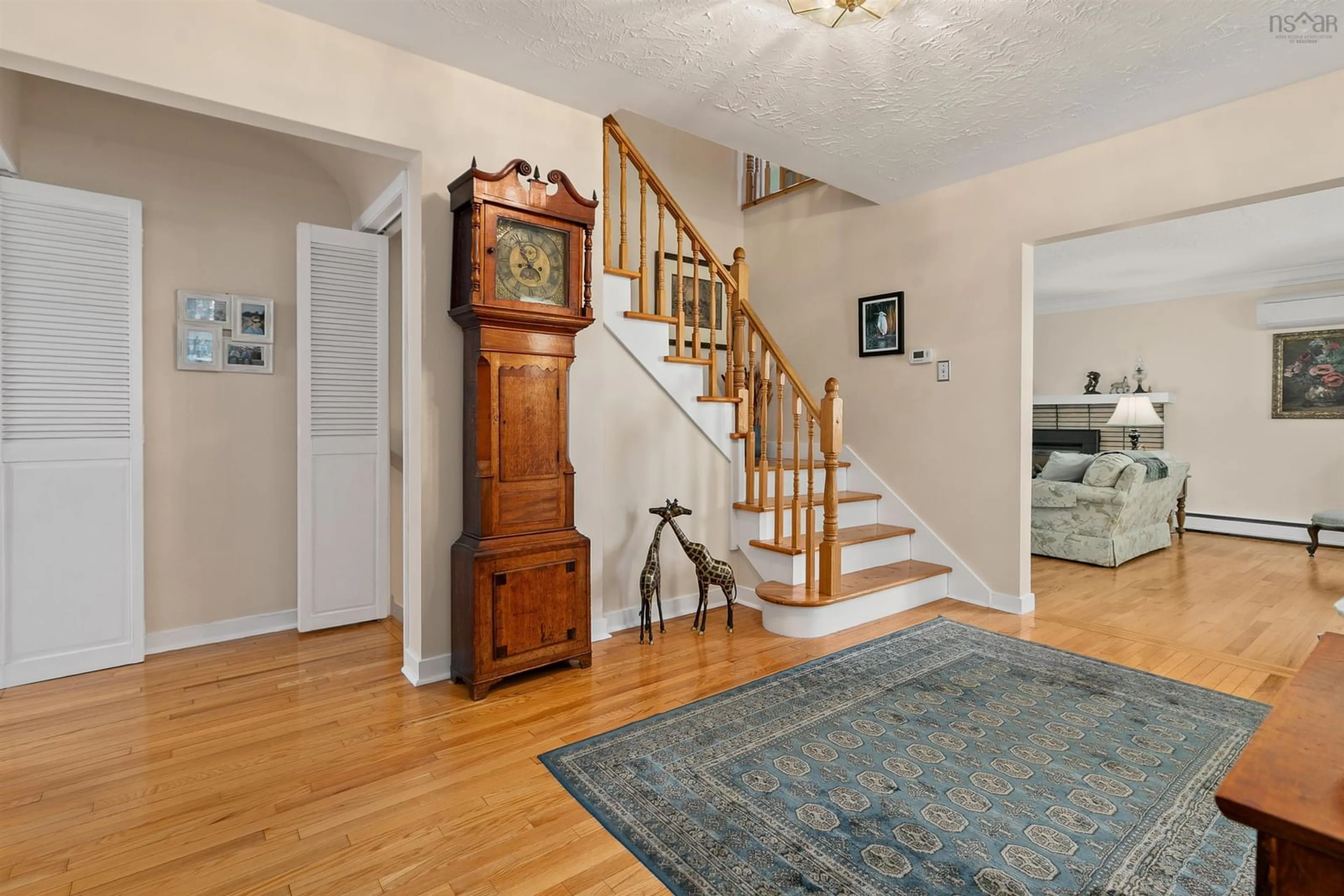 Indoor foyer for 881 Tower Rd, Halifax Nova Scotia B3H 2Y1